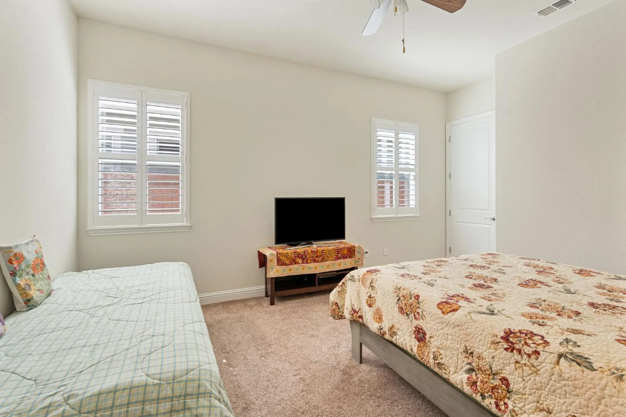 Property Slideshow image 22 of 56 | 2040 land end loop, Roseville, CA, 95747