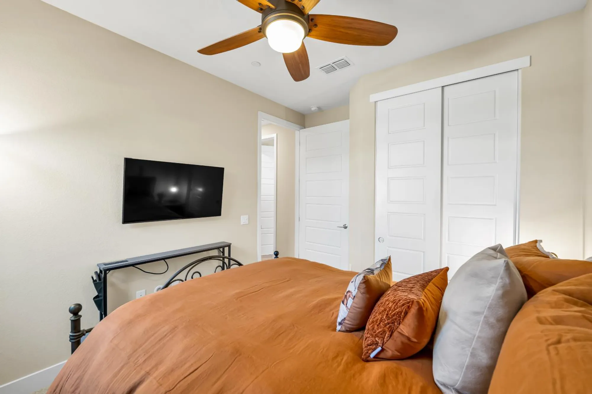 Property Slideshow image 18 of 64 | 3948 hovnanian dr, Sacramento, CA, 95834