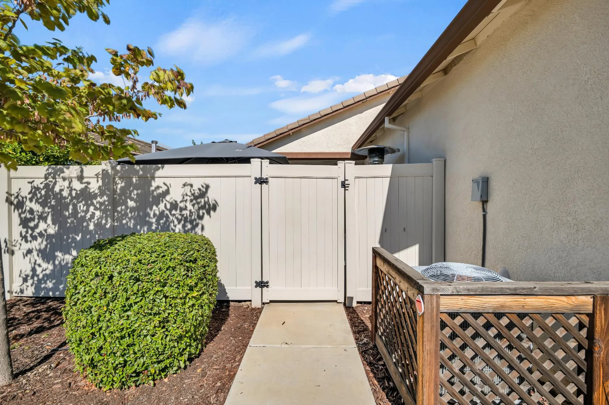 Property Slideshow image 36 of 64 | 3948 hovnanian dr, Sacramento, CA, 95834