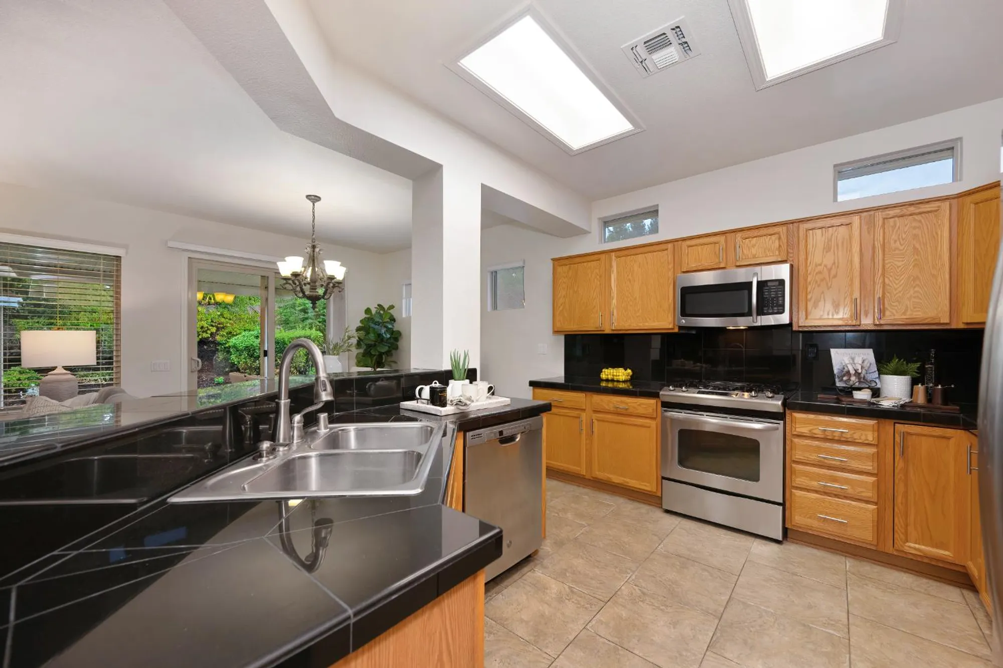 Property Slideshow image 7 of 40 | 1910 starview ln, Lincoln, CA, 95648