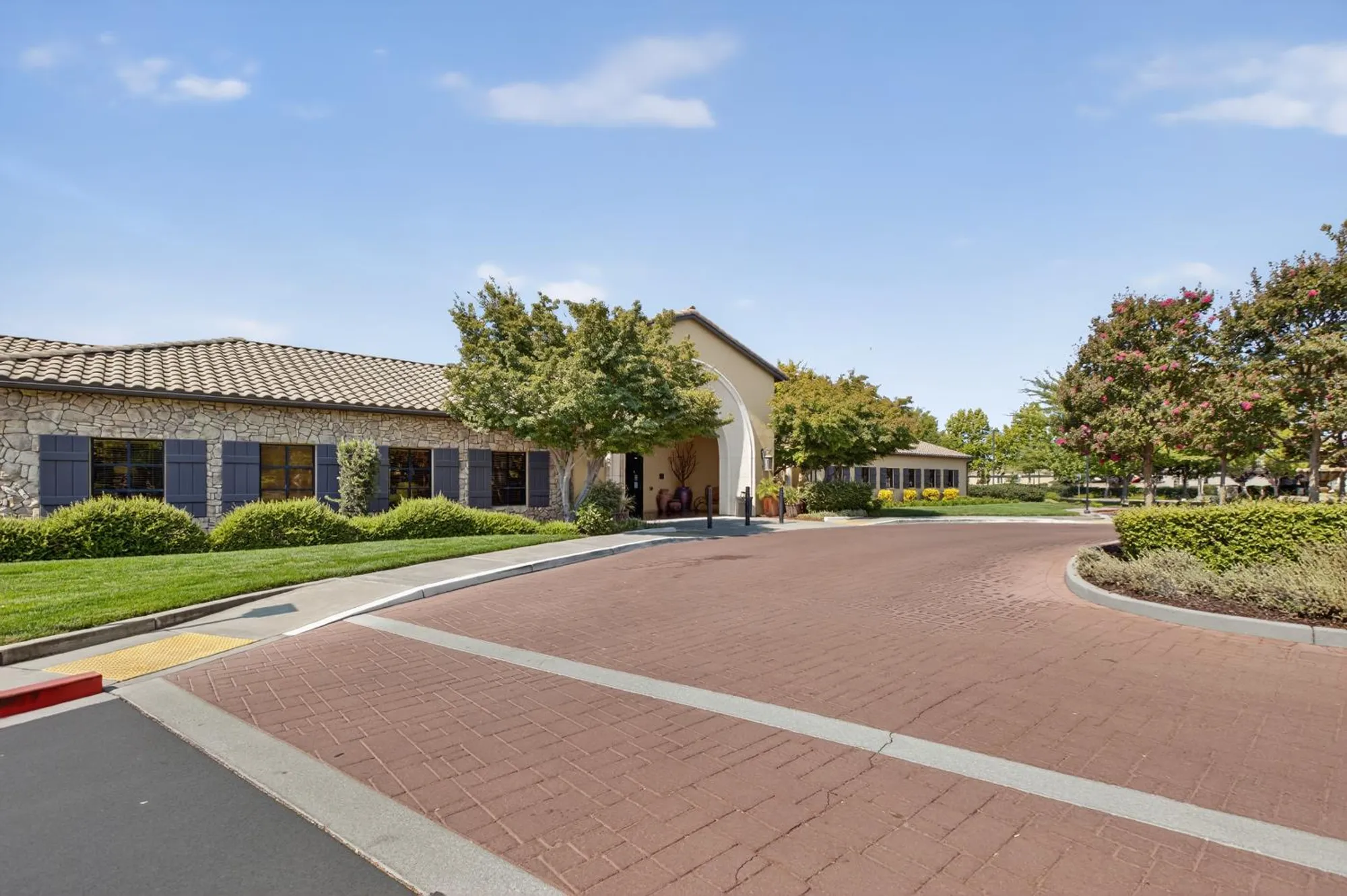 Property Slideshow image 44 of 64 | 3948 hovnanian dr, Sacramento, CA, 95834