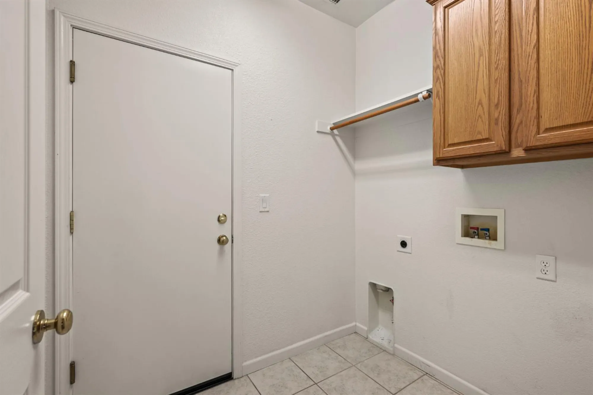 Property Slideshow image 21 of 33 | 2381 rose arbor dr, Sacramento, CA, 95835