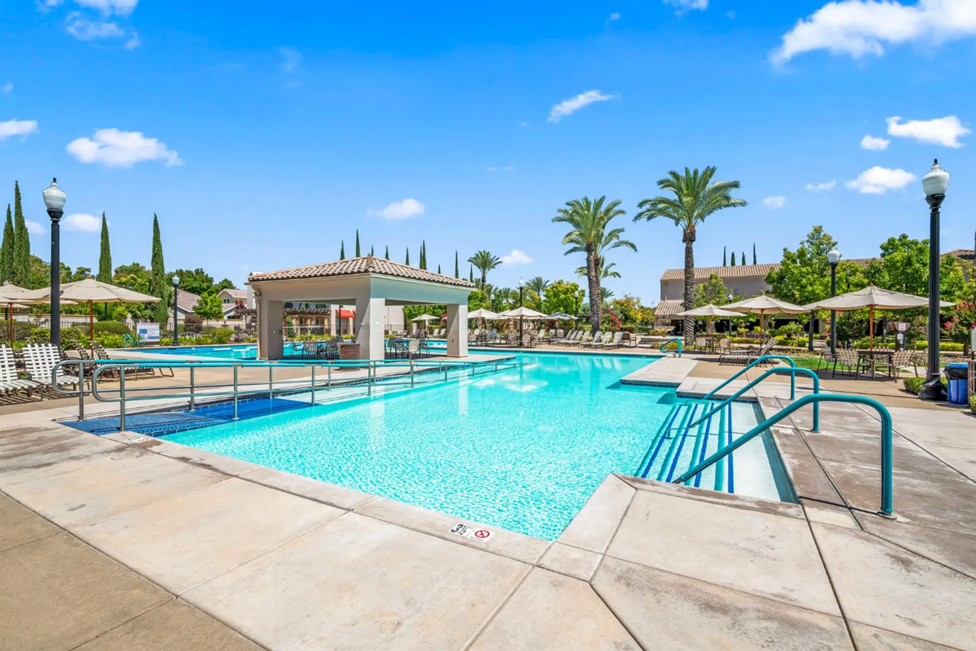 Property Slideshow image 27 of 33 | 2381 rose arbor dr, Sacramento, CA, 95835