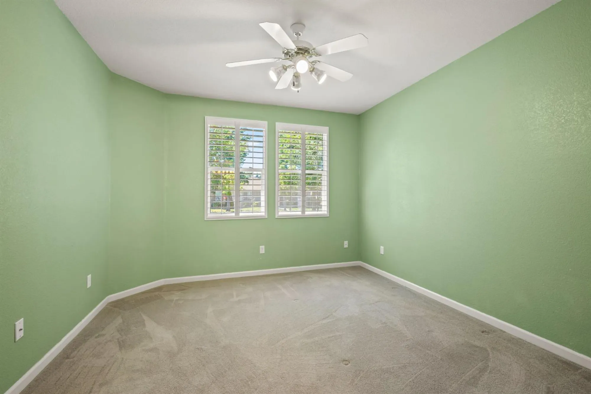 Property Slideshow image 13 of 33 | 2381 rose arbor dr, Sacramento, CA, 95835