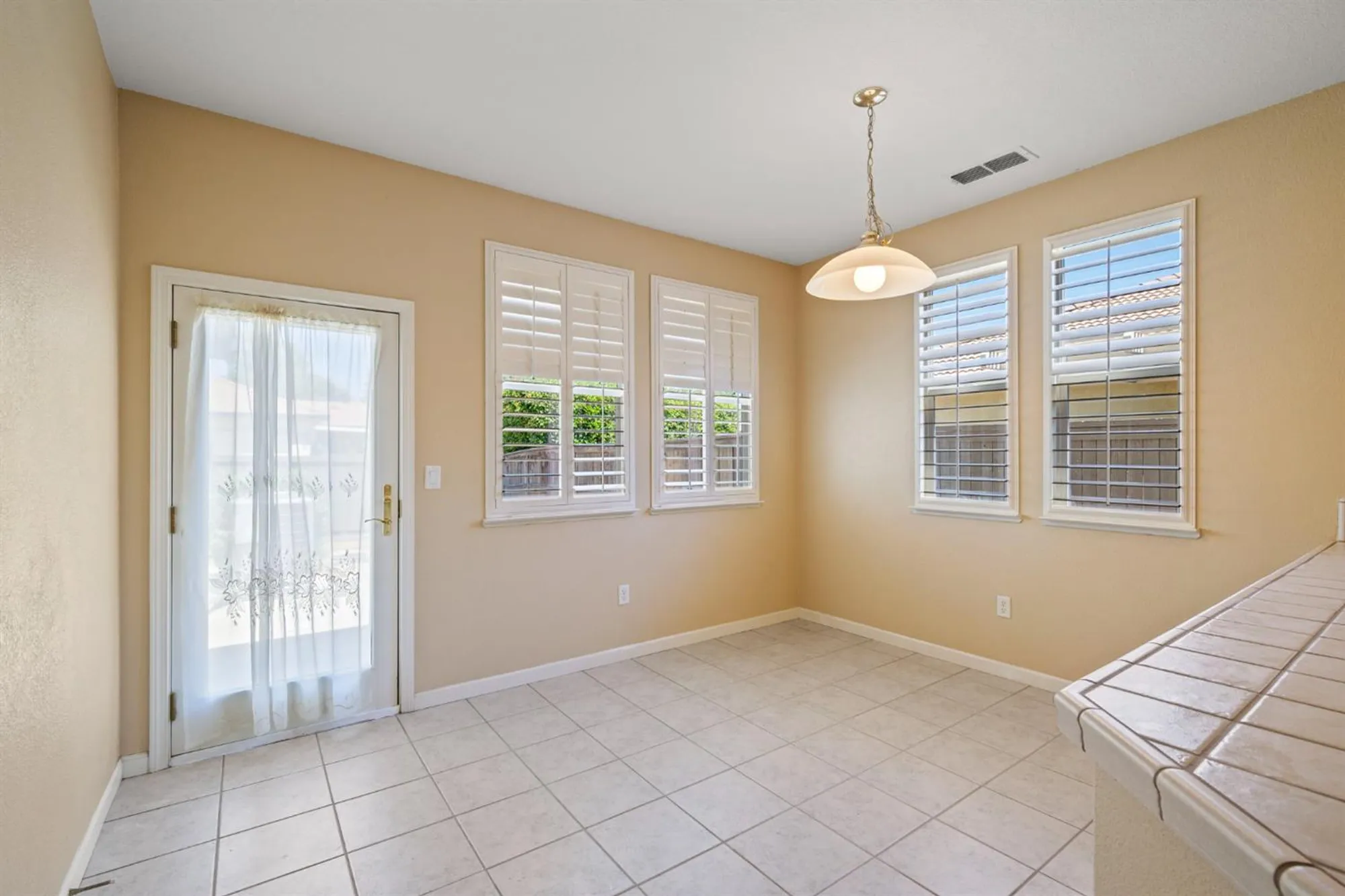 Property Slideshow image 12 of 33 | 2381 rose arbor dr, Sacramento, CA, 95835