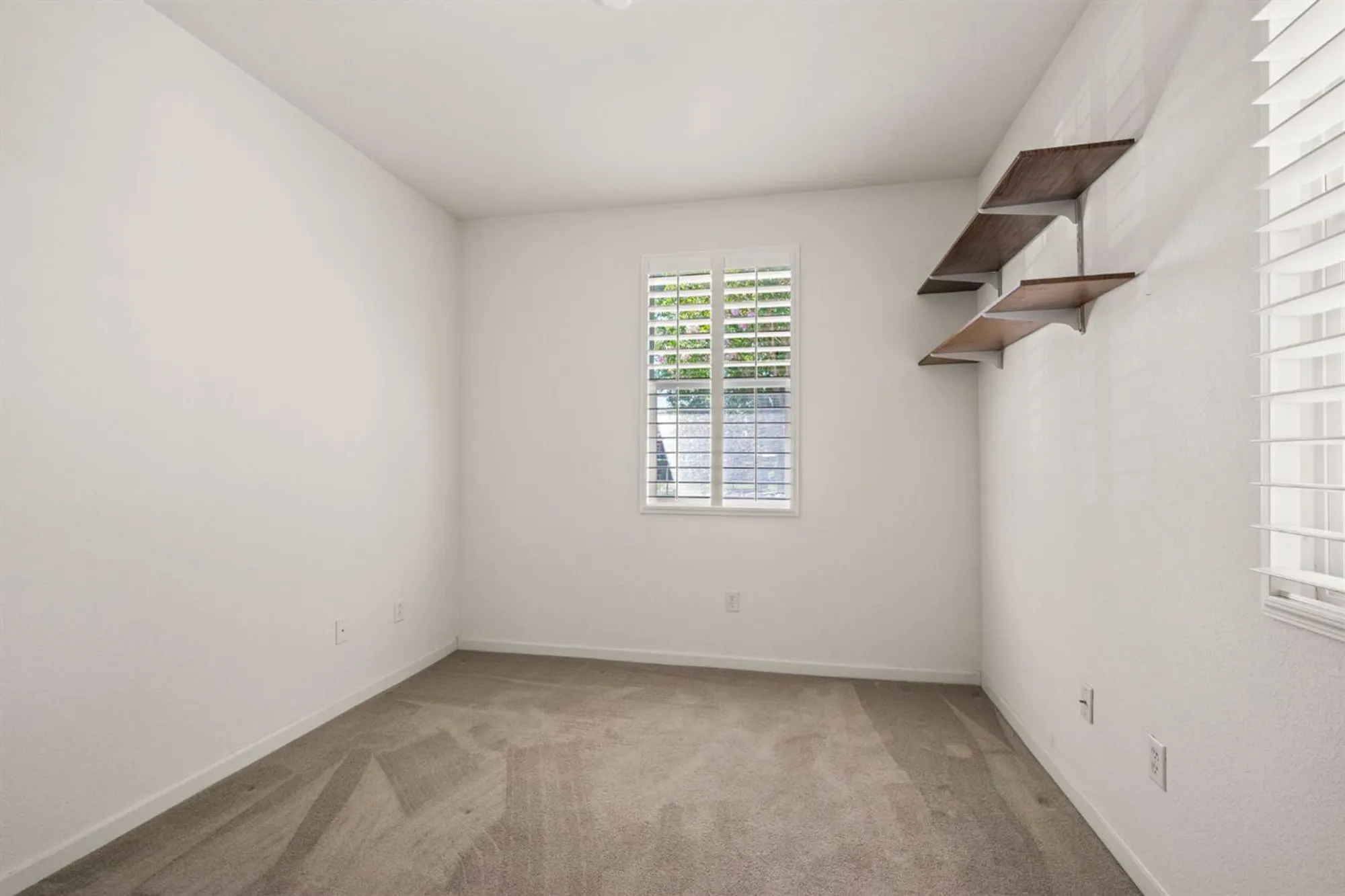 Property Slideshow image 18 of 33 | 2381 rose arbor dr, Sacramento, CA, 95835