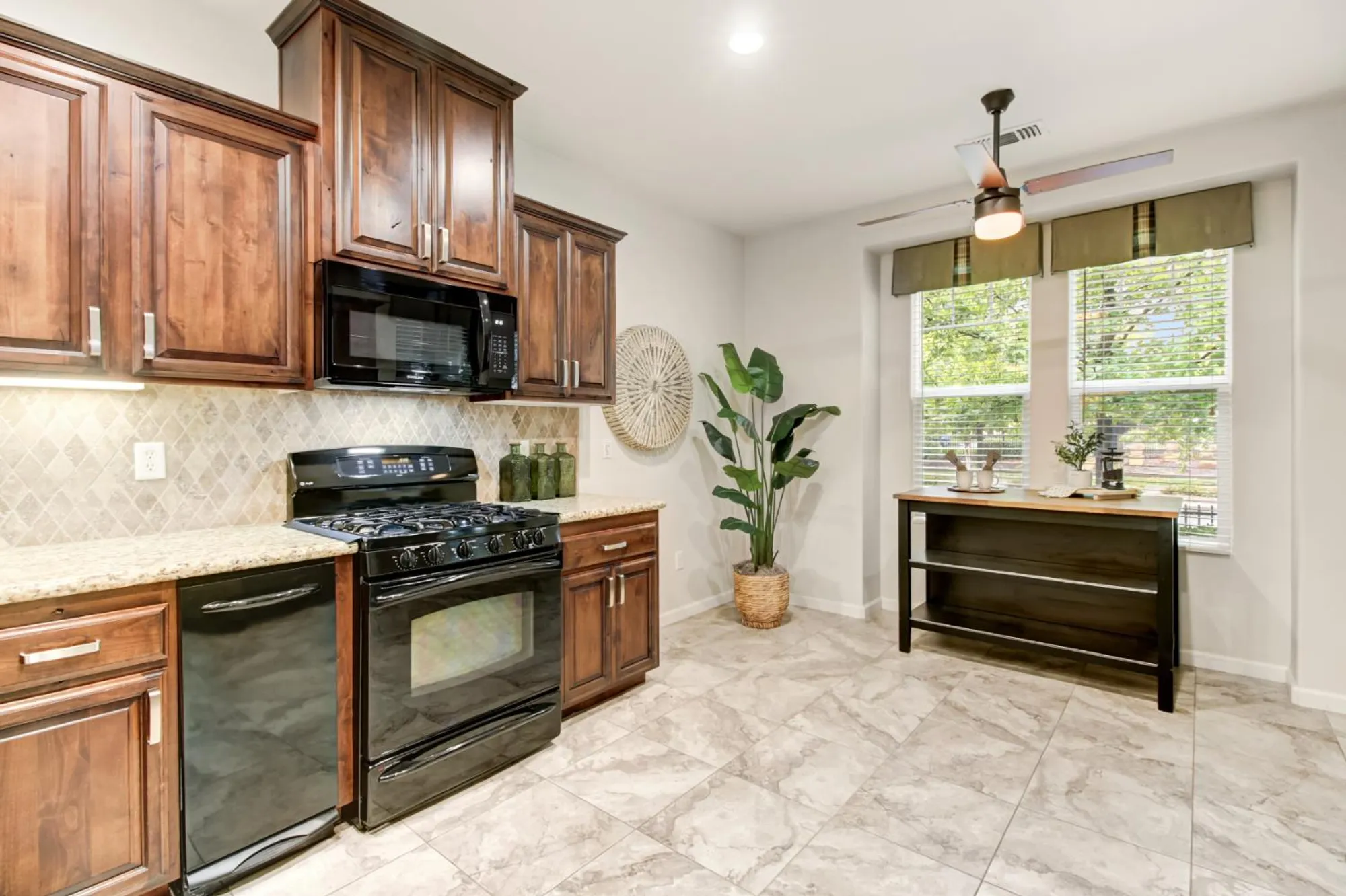 Property Slideshow image 14 of 36 | 4187 hovnanian dr, Sacramento, CA, 95834