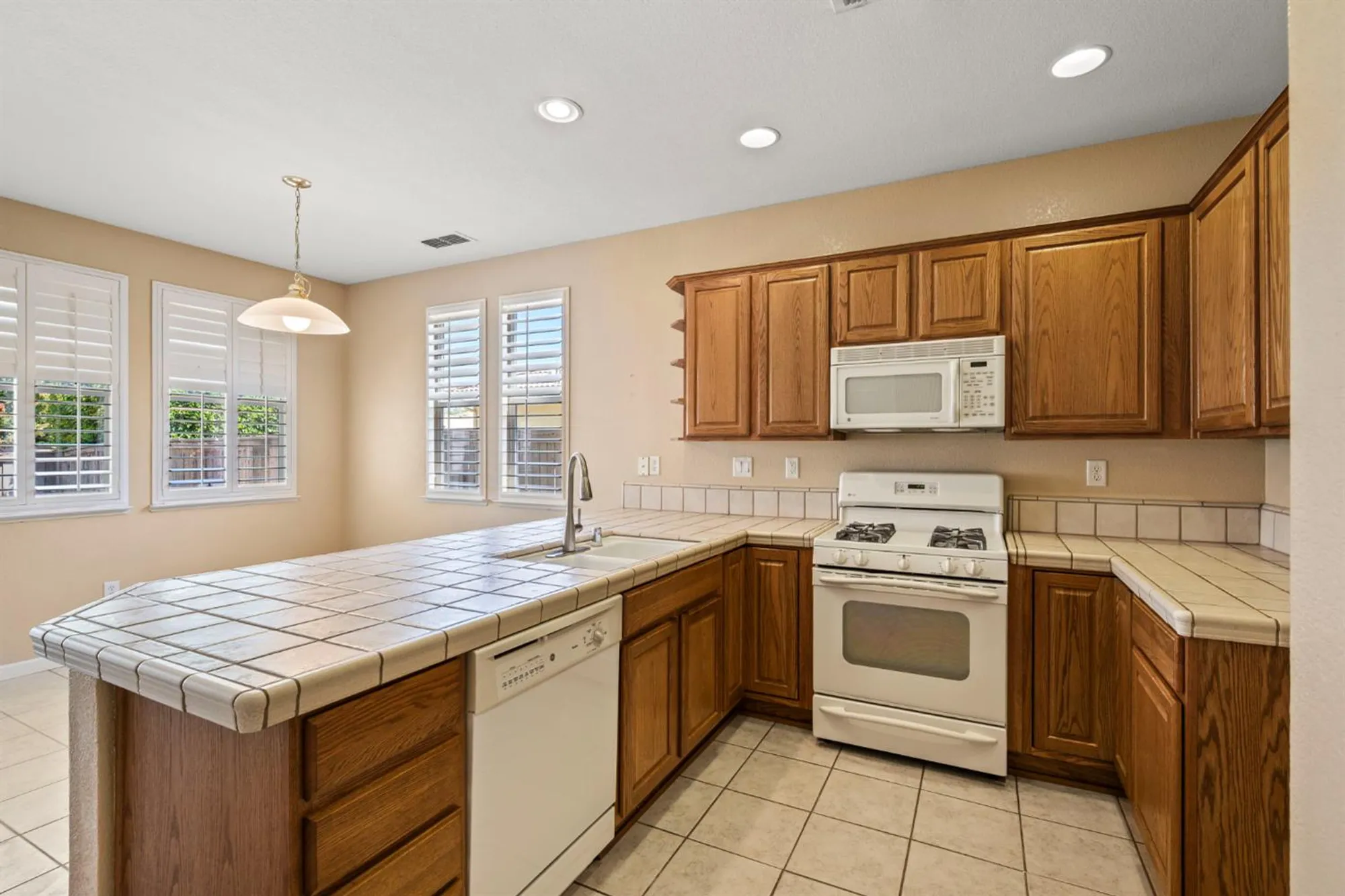 Property Slideshow image 9 of 33 | 2381 rose arbor dr, Sacramento, CA, 95835