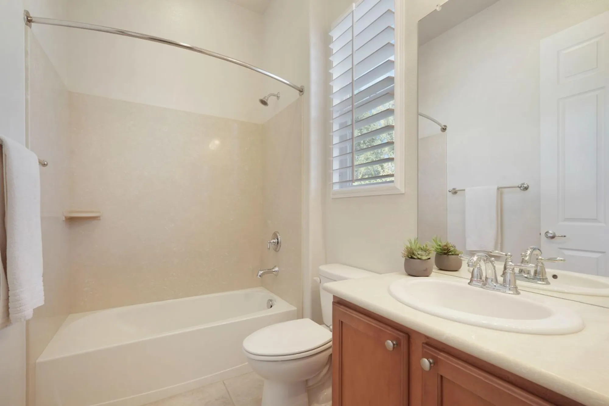 Property Slideshow image 31 of 64 | 2159 knollwood ct, Manteca, CA, 95336