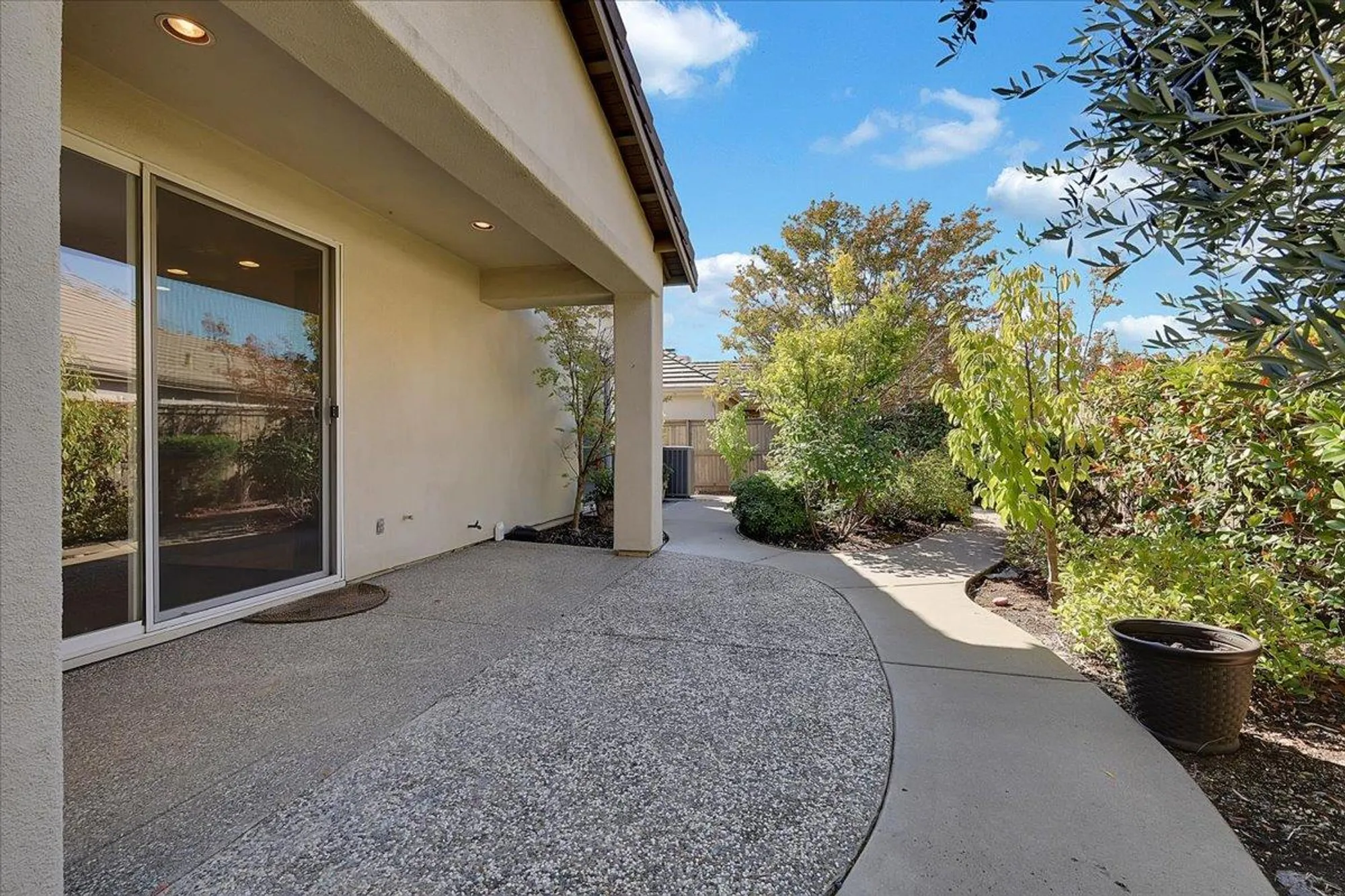 Property Slideshow image 41 of 65 | 2677 san marin ln, Sacramento, CA, 95835