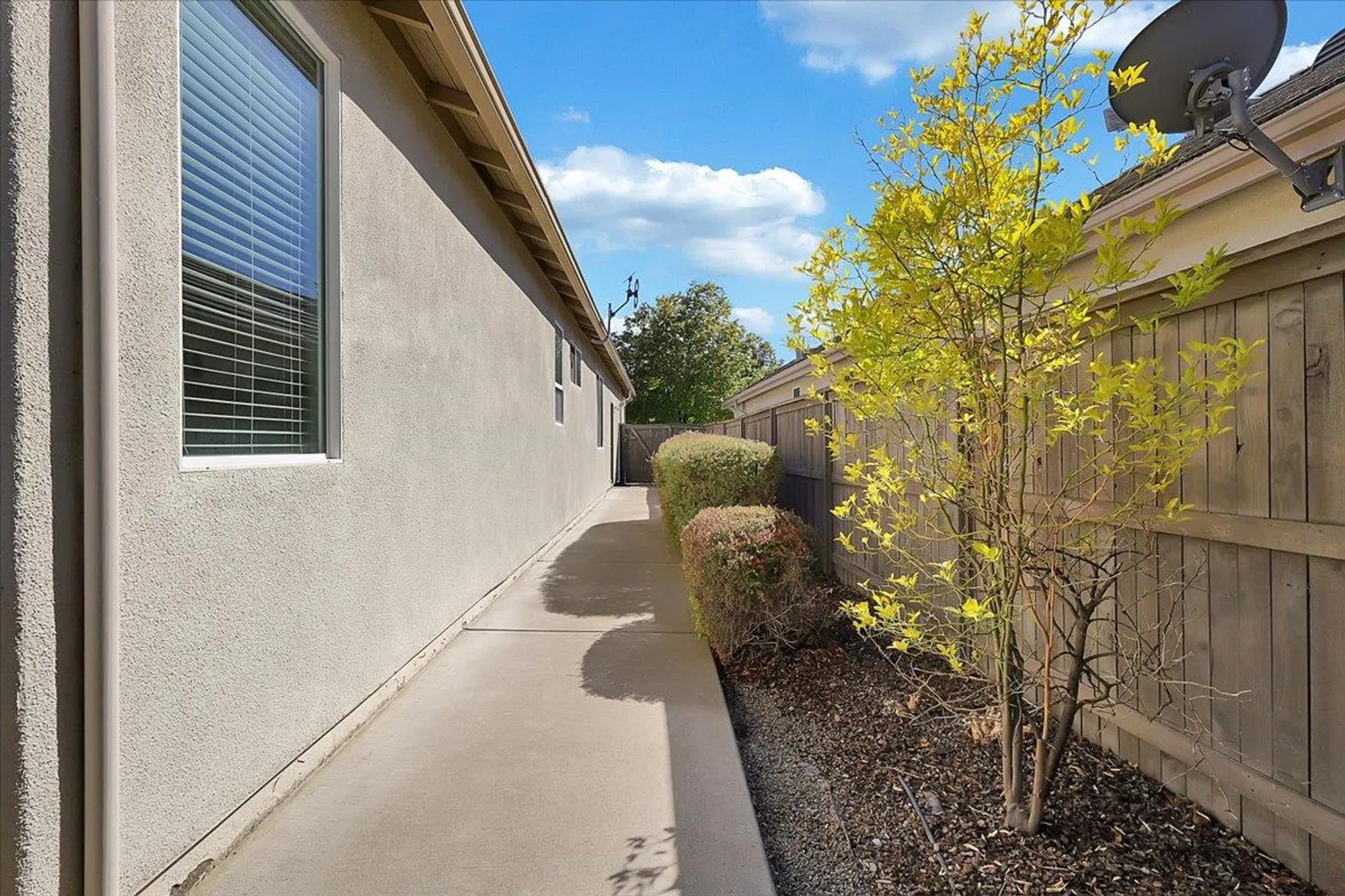 Property Slideshow image 48 of 65 | 2677 san marin ln, Sacramento, CA, 95835