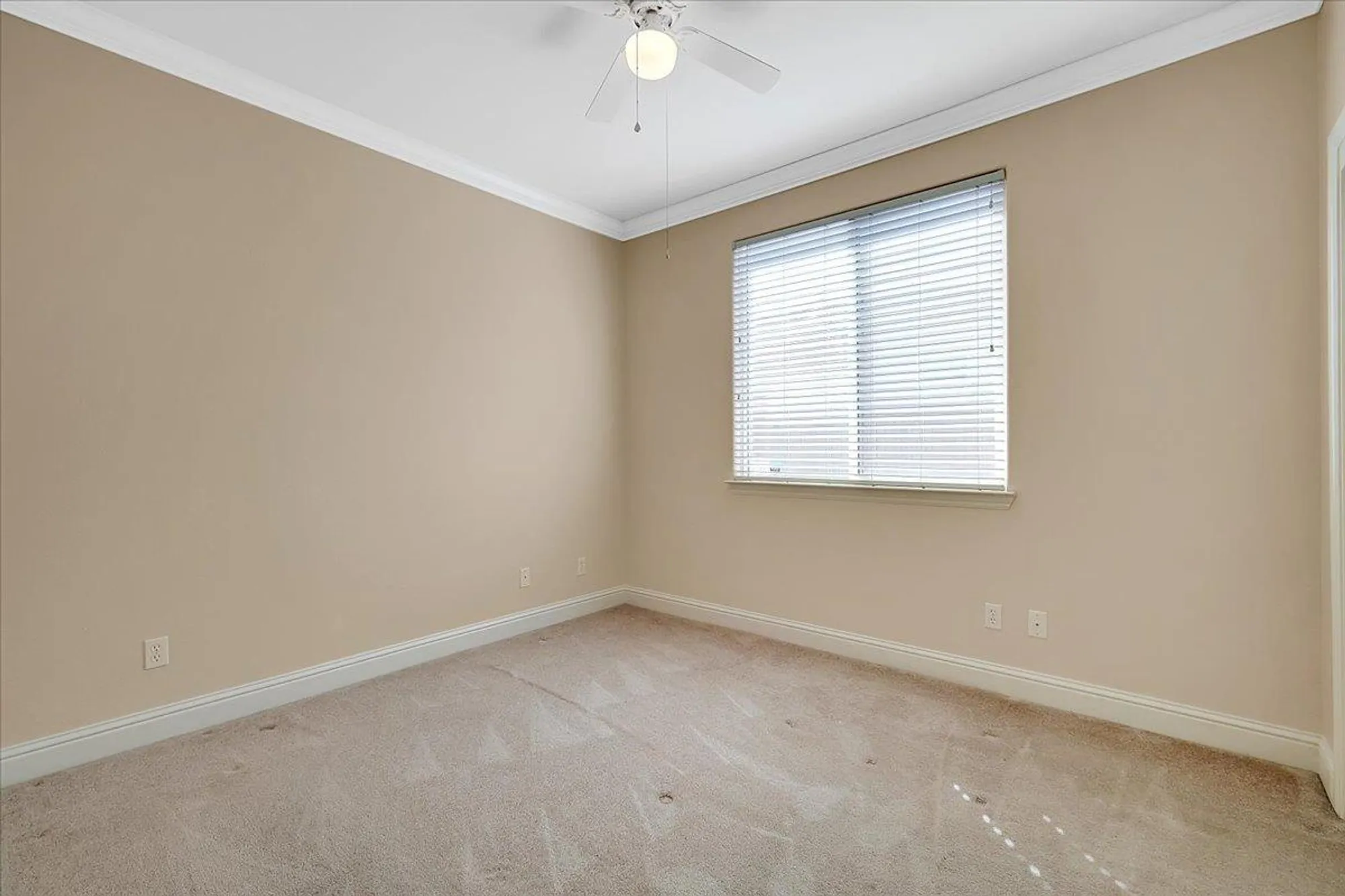 Property Slideshow image 34 of 65 | 2677 san marin ln, Sacramento, CA, 95835