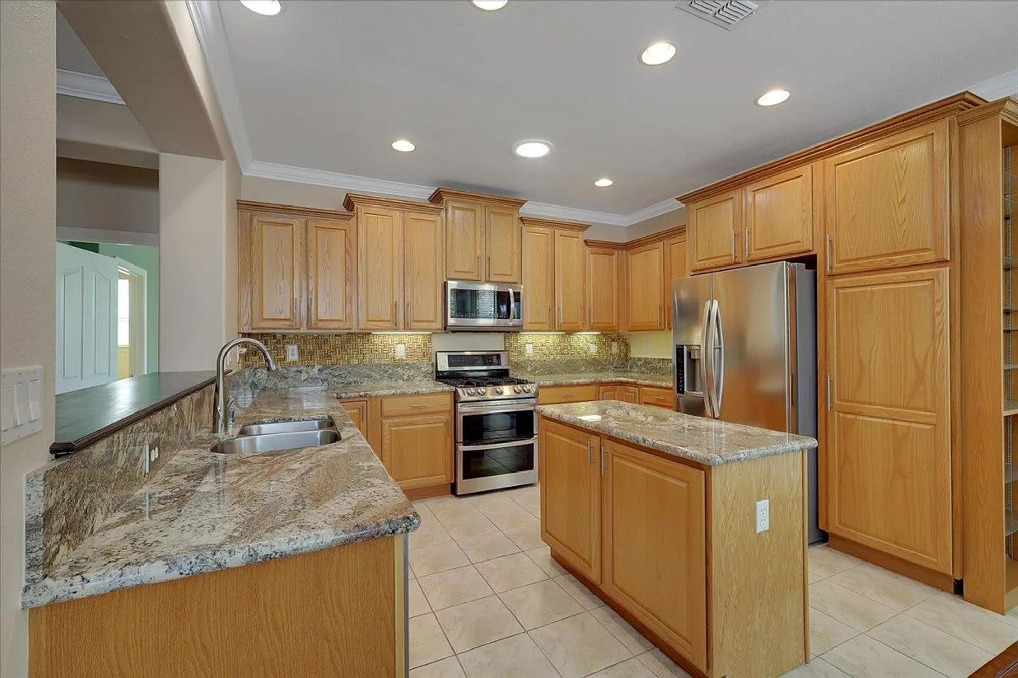 Property Slideshow image 19 of 65 | 2677 san marin ln, Sacramento, CA, 95835