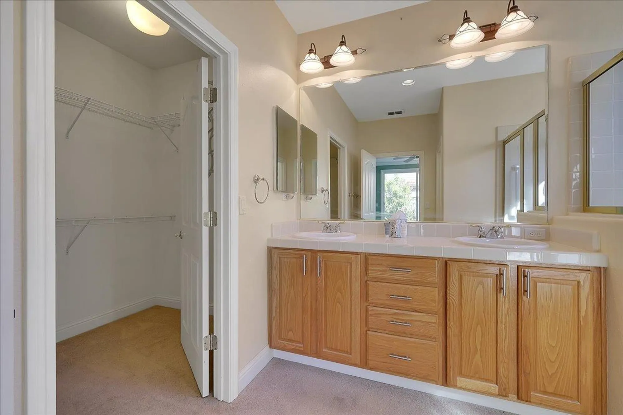 Property Slideshow image 29 of 65 | 2677 san marin ln, Sacramento, CA, 95835