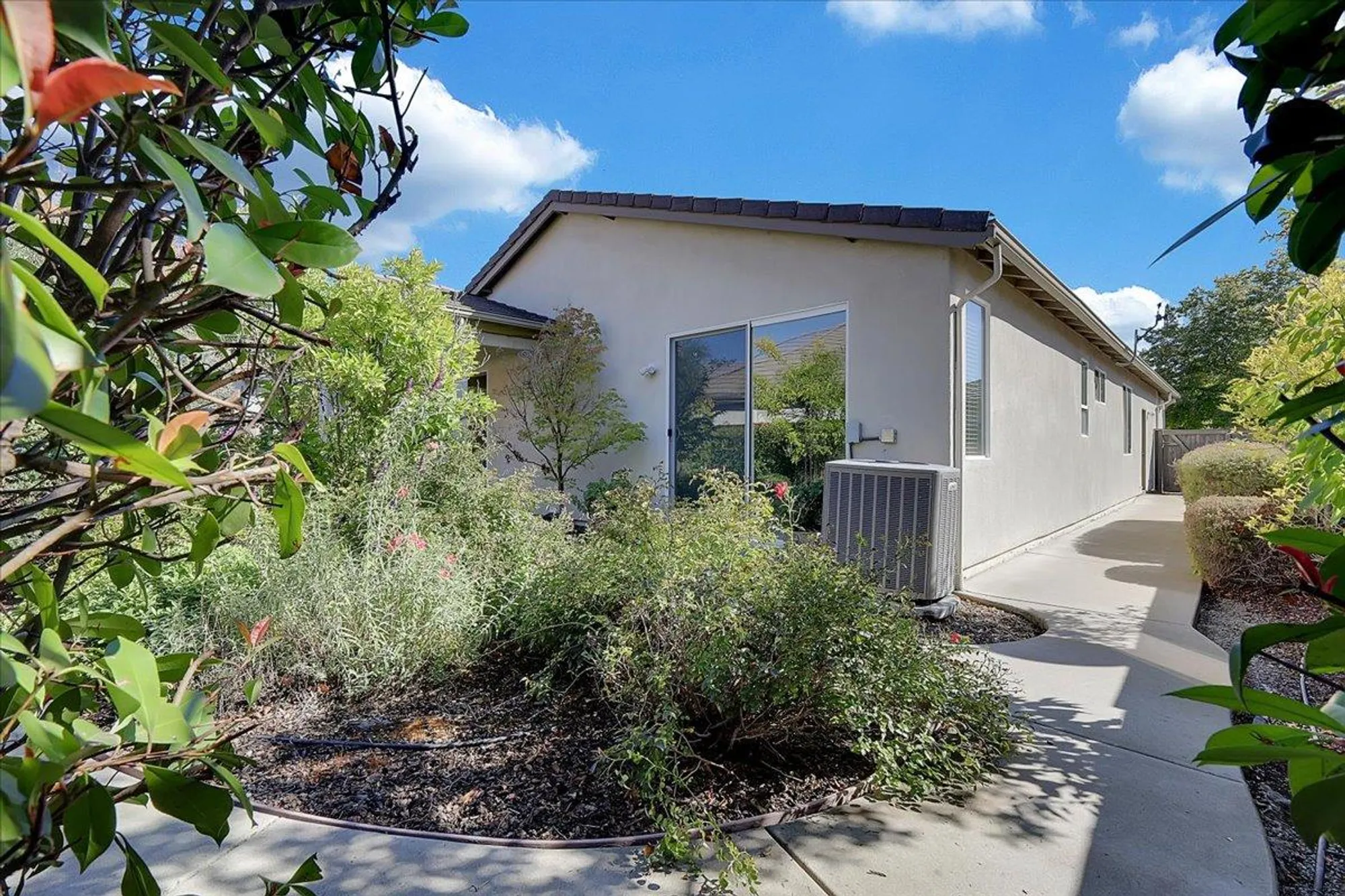 Property Slideshow image 46 of 65 | 2677 san marin ln, Sacramento, CA, 95835