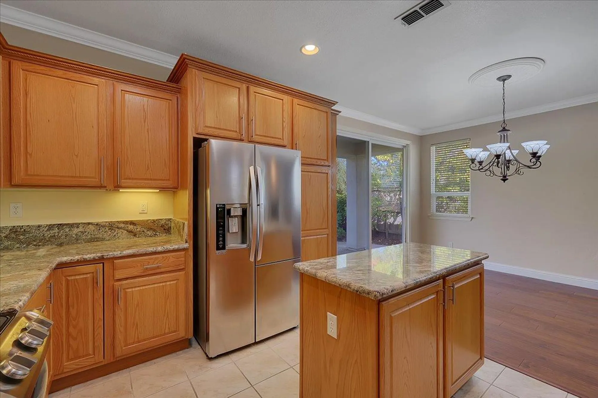 Property Slideshow image 20 of 65 | 2677 san marin ln, Sacramento, CA, 95835