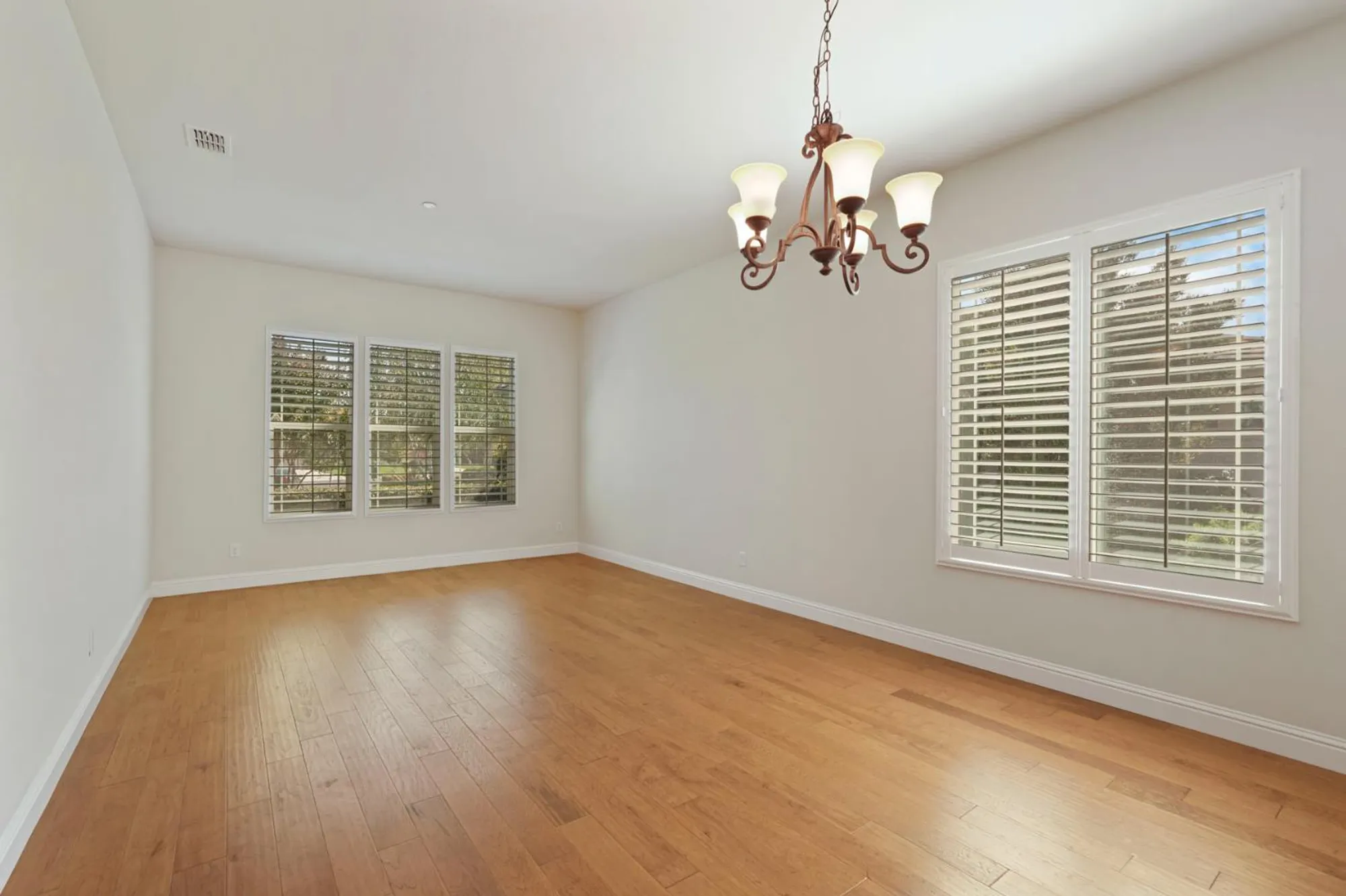 Property Slideshow image 13 of 64 | 2159 knollwood ct, Manteca, CA, 95336