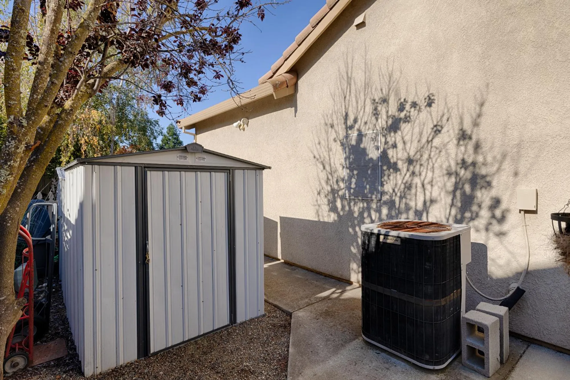 Property Slideshow image 11 of 36 | 7129 mule team way, Roseville, CA, 95747
