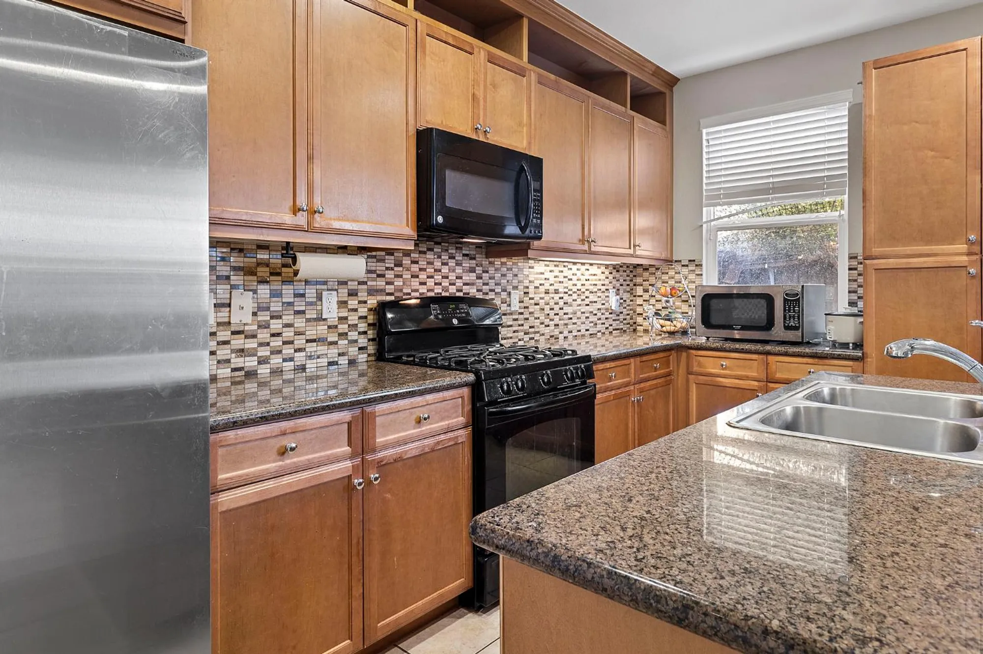 Property Slideshow image 5 of 38 | 7525 eldred way, Sacramento, CA, 95829