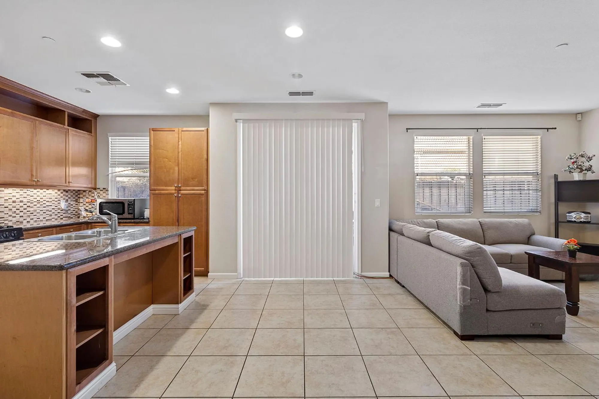 Property Slideshow image 16 of 38 | 7525 eldred way, Sacramento, CA, 95829