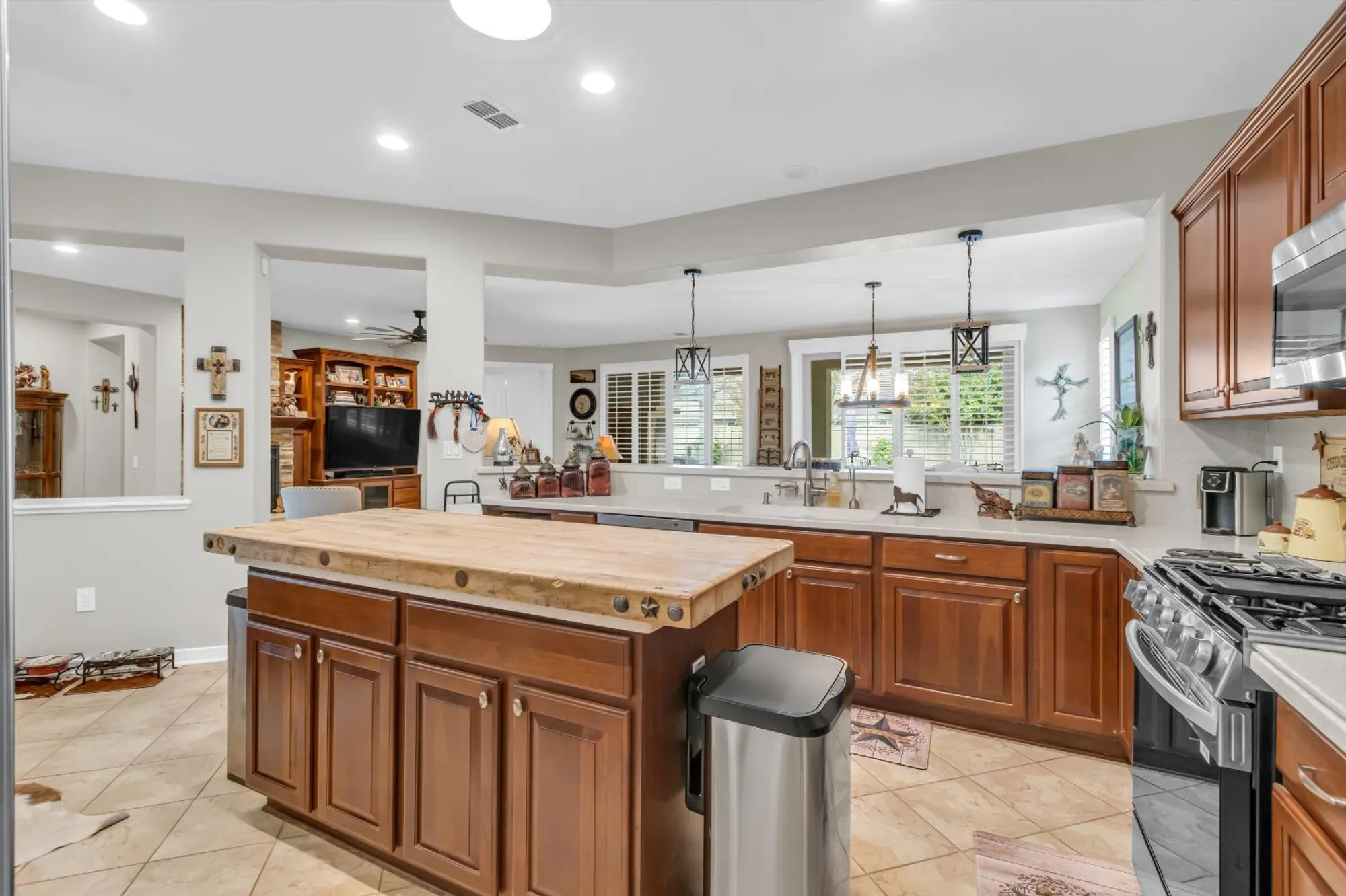 Property Slideshow image 19 of 50 | 404 mossy ct, Lincoln, CA, 95648