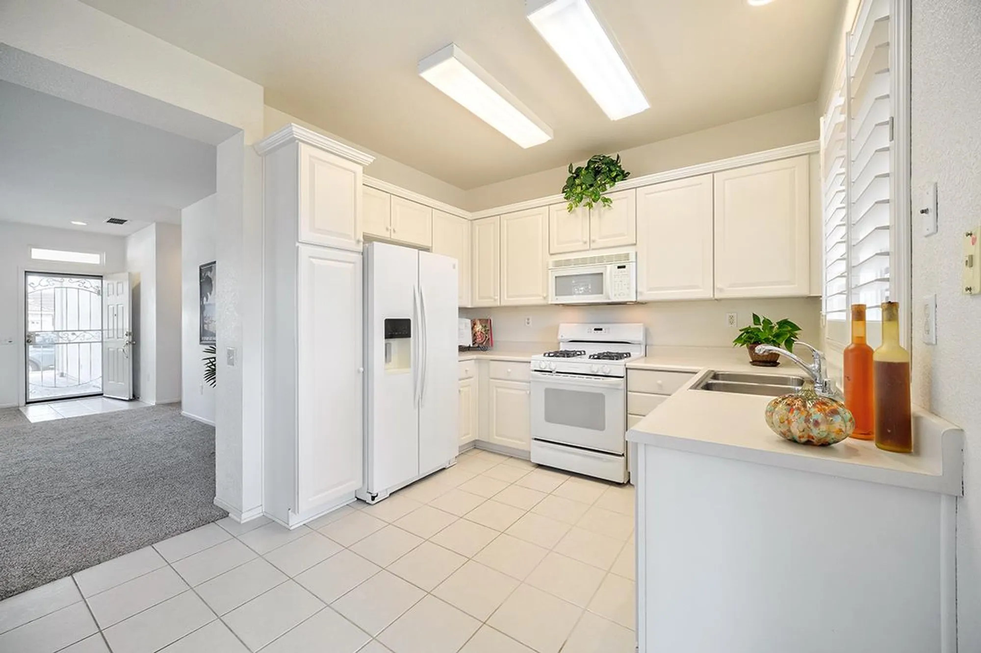 Property Slideshow image 25 of 42 | 221 silver strike ct, Roseville, CA, 95747