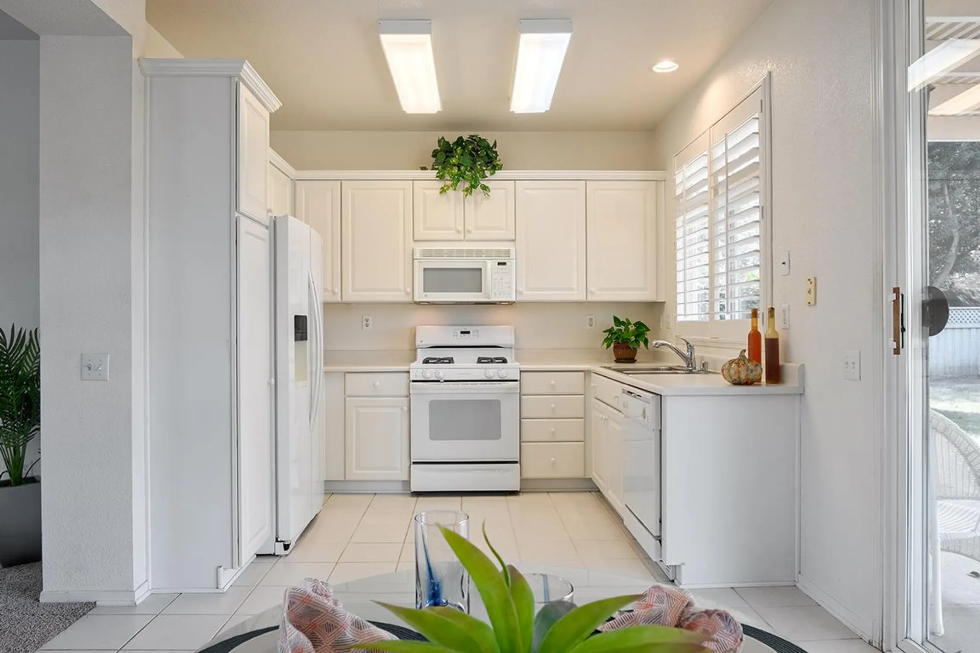 Property Slideshow image 5 of 42 | 221 silver strike ct, Roseville, CA, 95747
