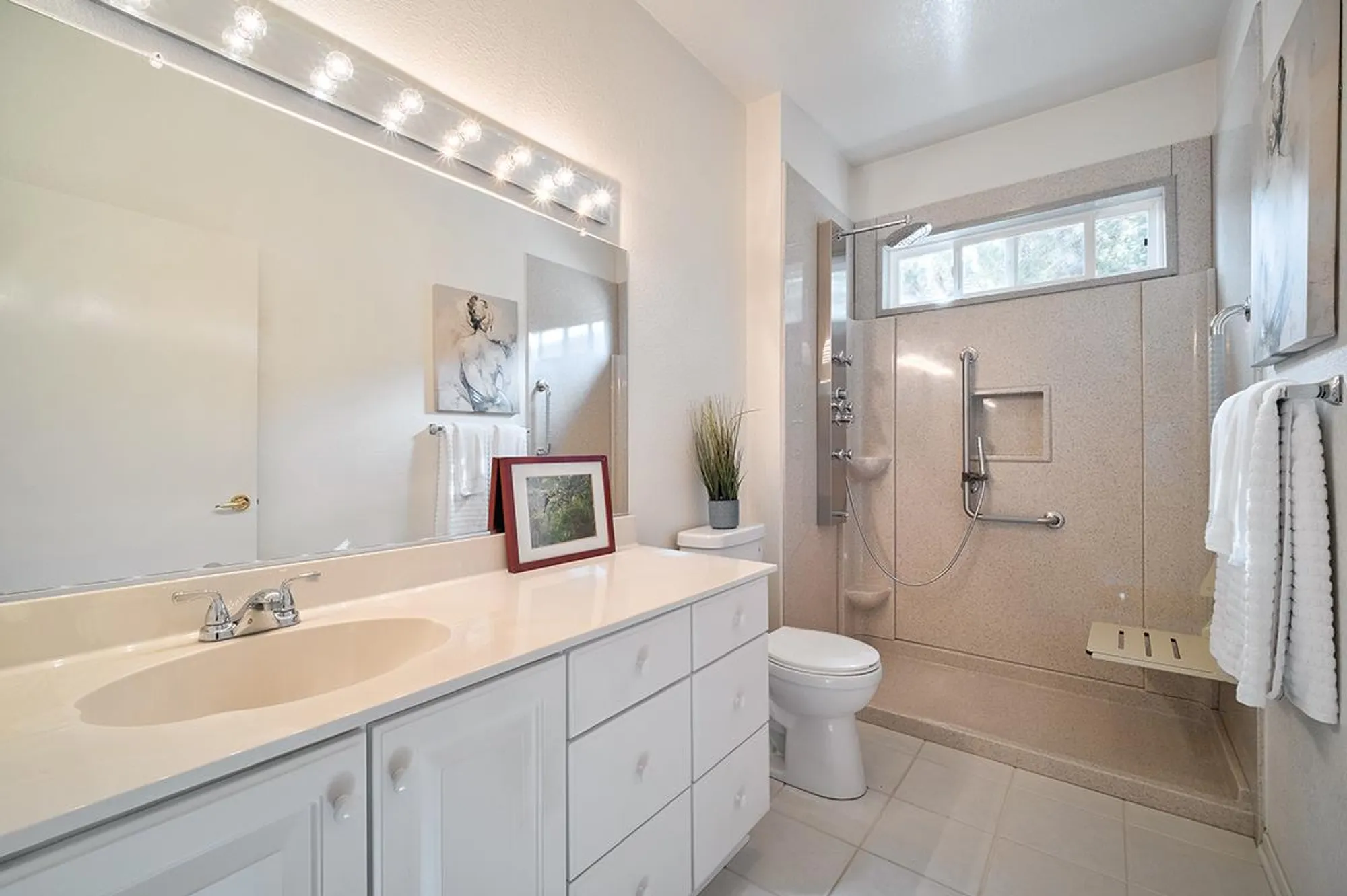 Property Slideshow image 33 of 42 | 221 silver strike ct, Roseville, CA, 95747