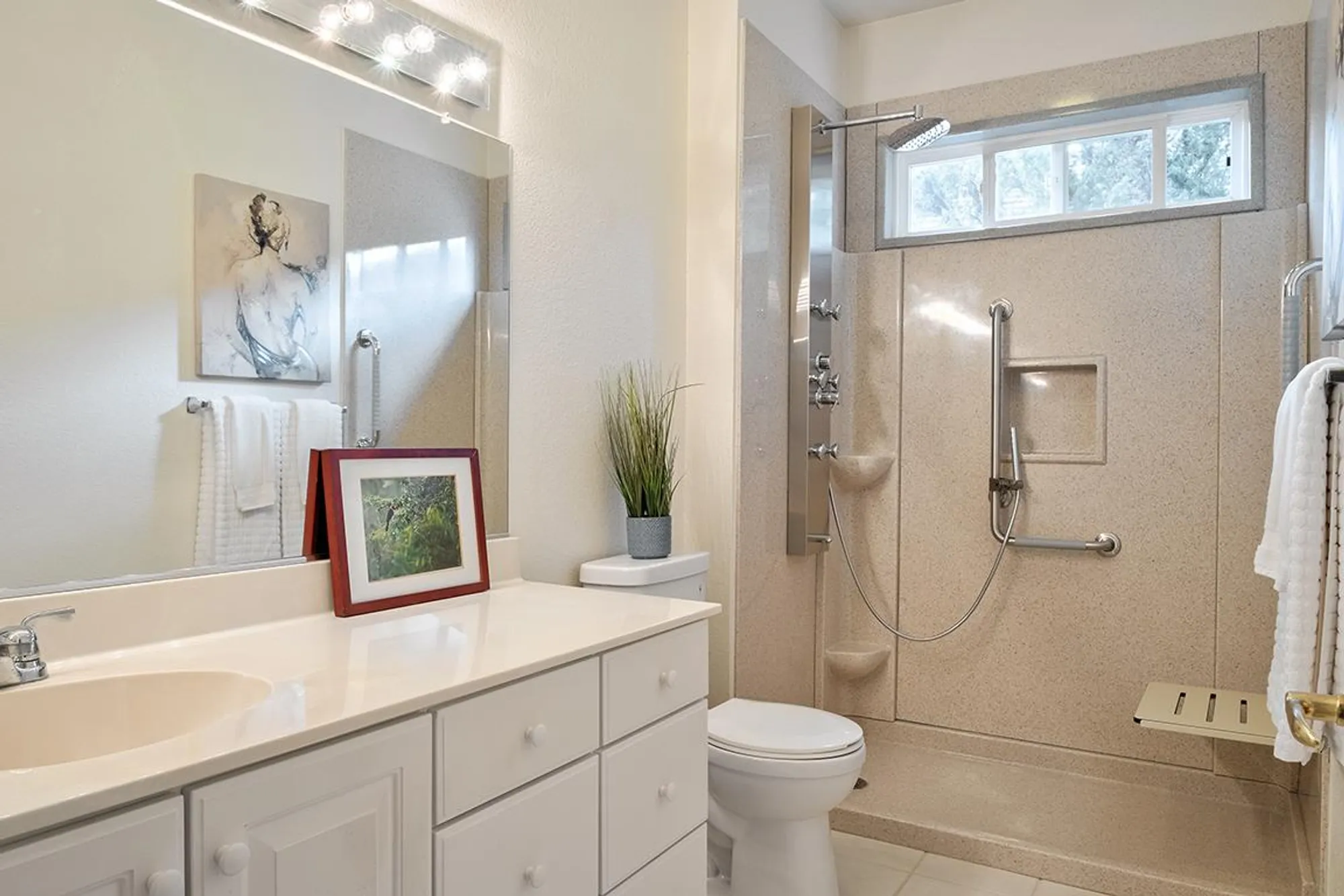 Property Slideshow image 7 of 42 | 221 silver strike ct, Roseville, CA, 95747