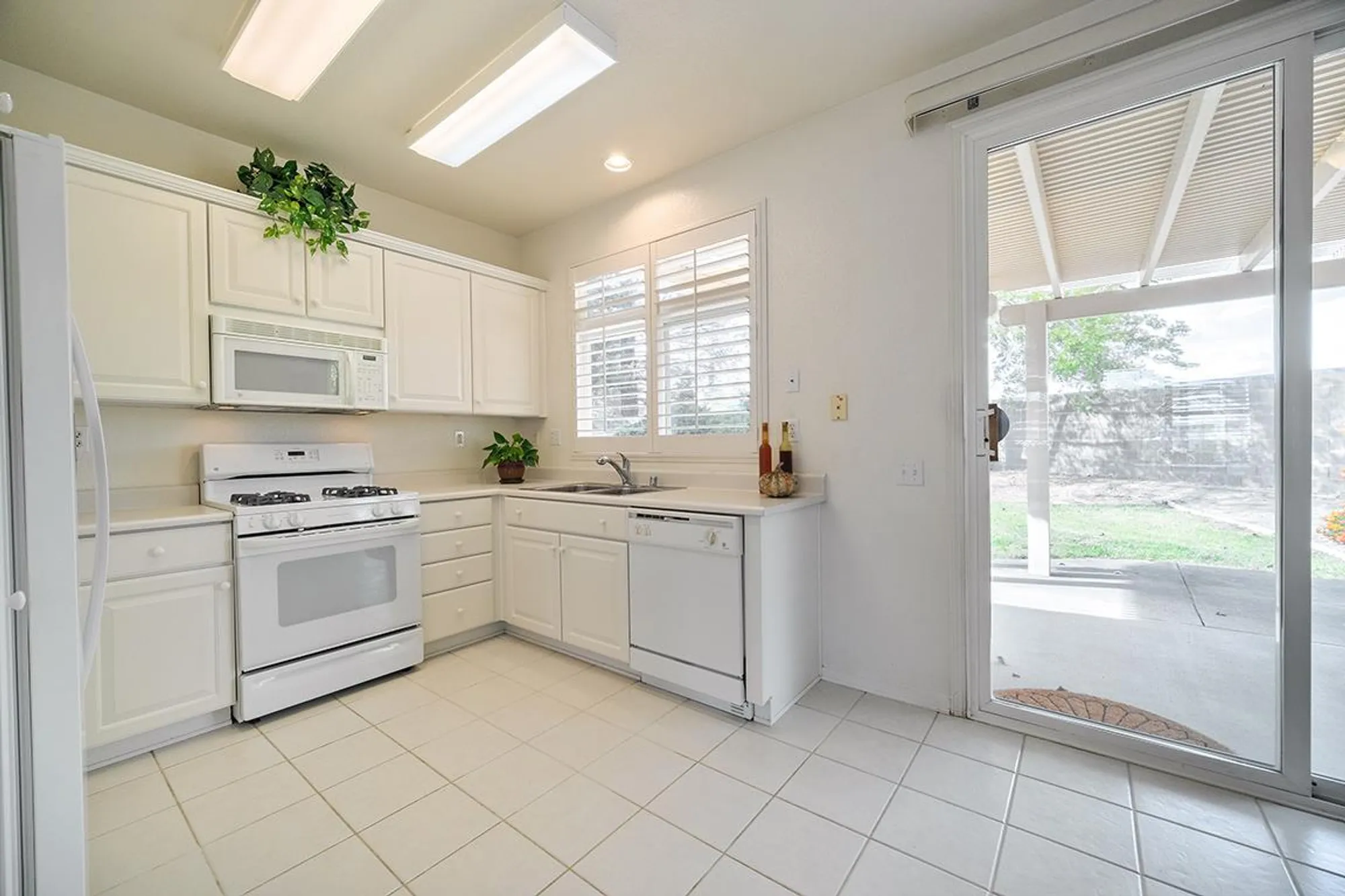 Property Slideshow image 26 of 42 | 221 silver strike ct, Roseville, CA, 95747