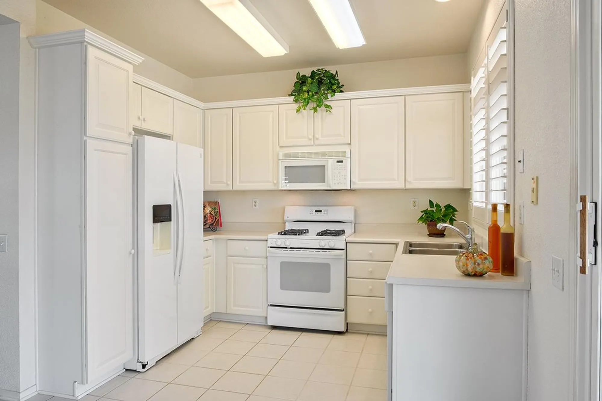 Property Slideshow image 21 of 42 | 221 silver strike ct, Roseville, CA, 95747