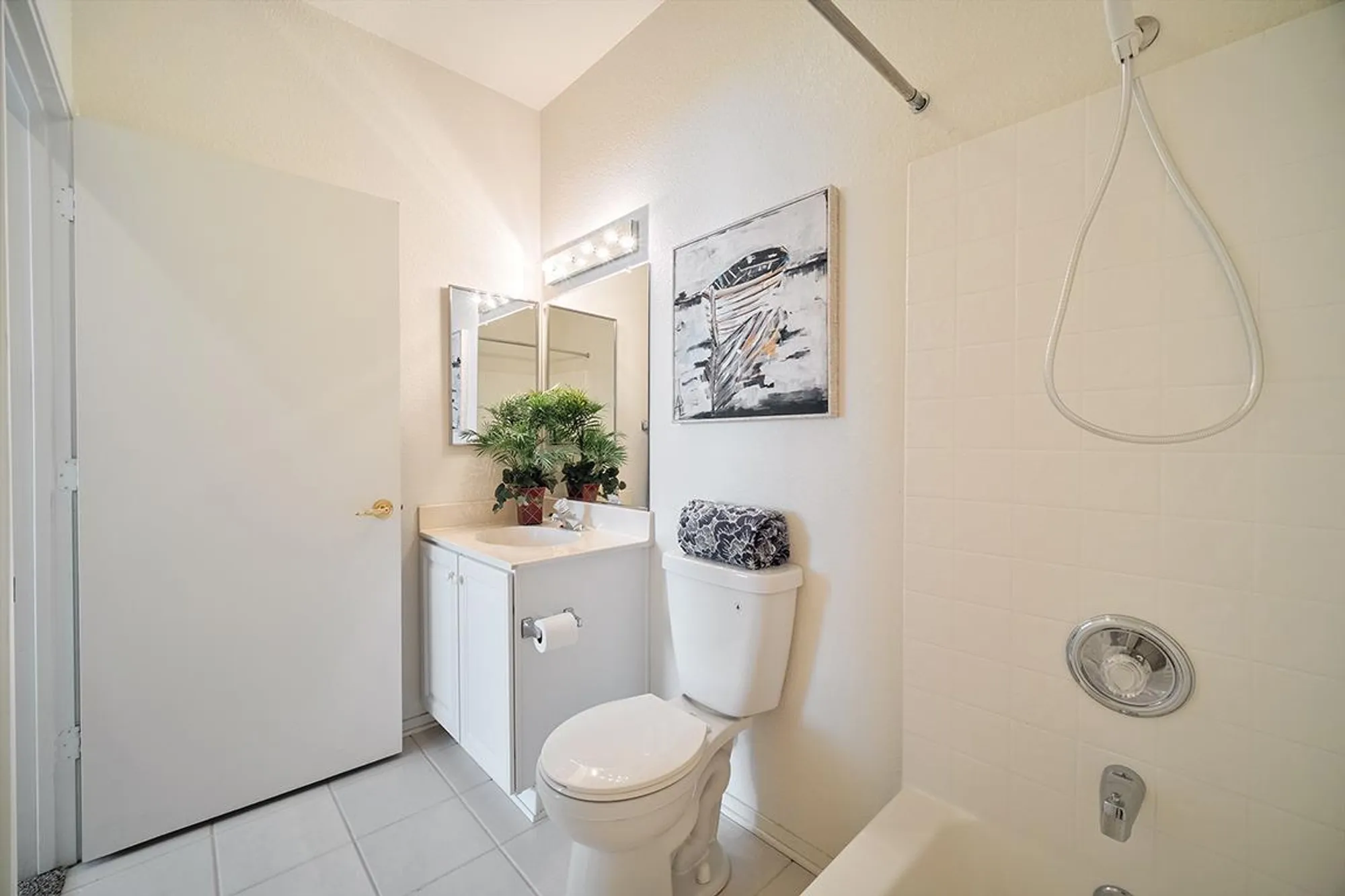 Property Slideshow image 37 of 42 | 221 silver strike ct, Roseville, CA, 95747