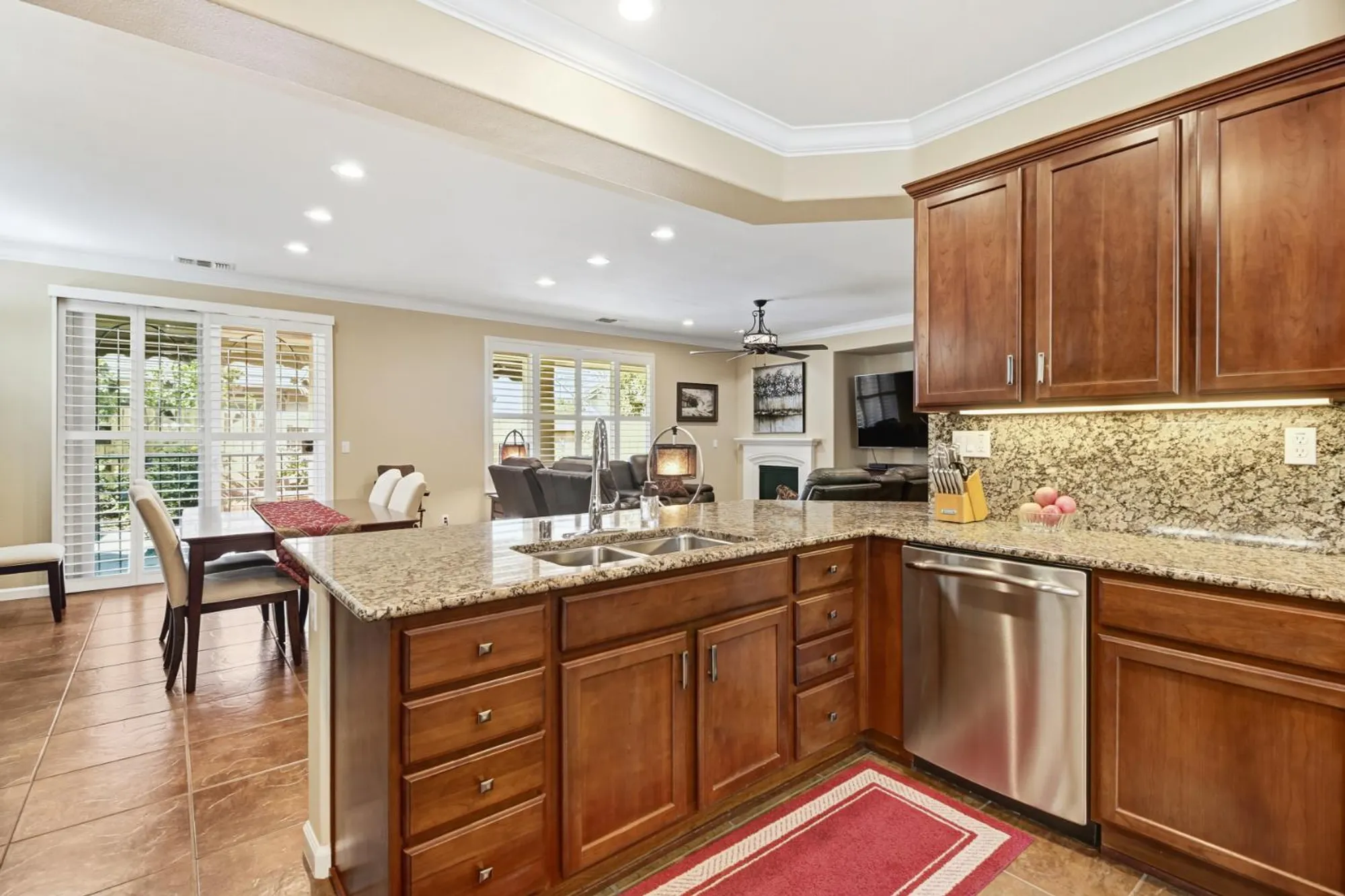 Property Slideshow image 15 of 64 | 9590 oakham way, Elk Grove, CA, 95757