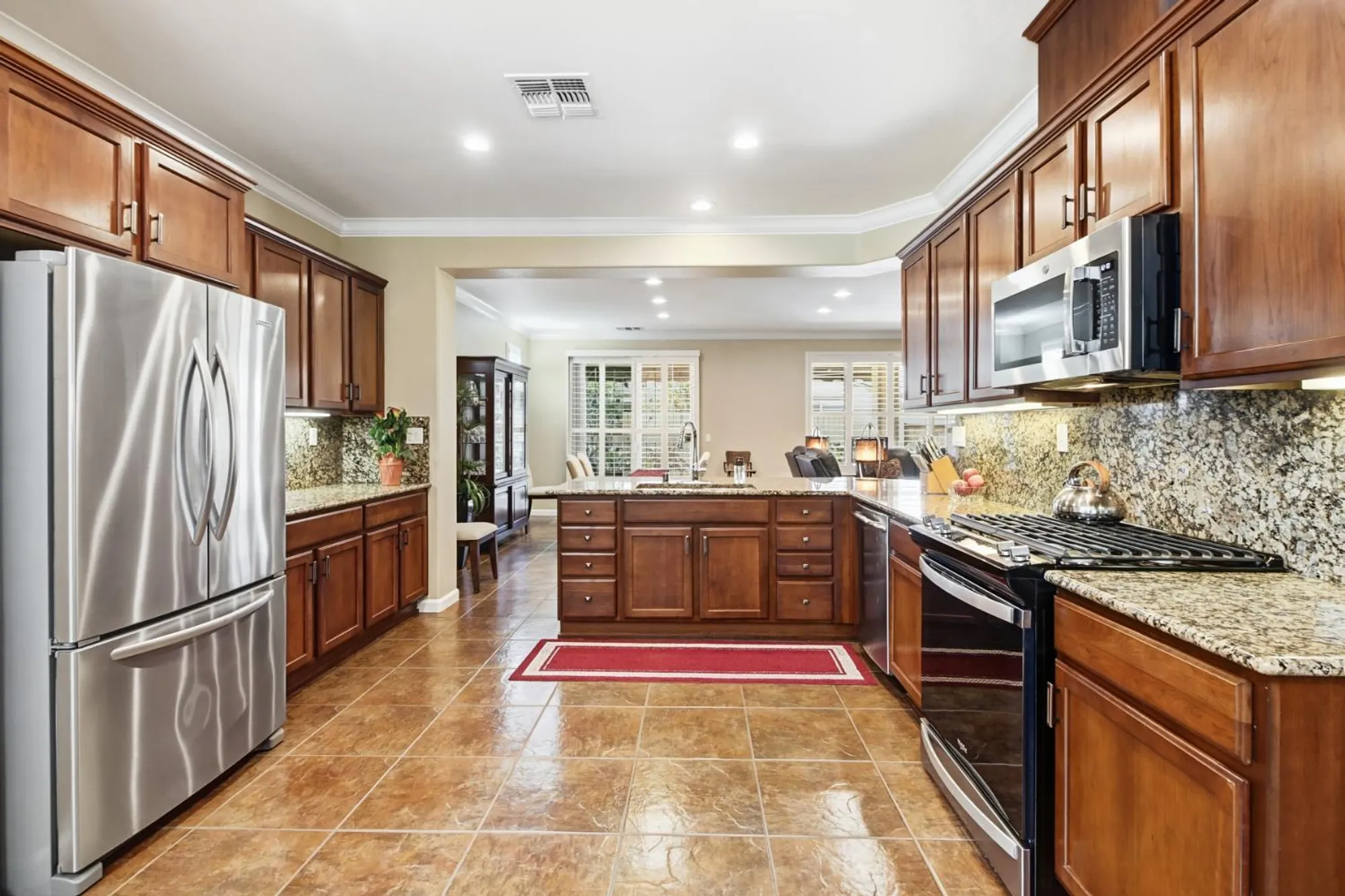 Property Slideshow image 12 of 64 | 9590 oakham way, Elk Grove, CA, 95757