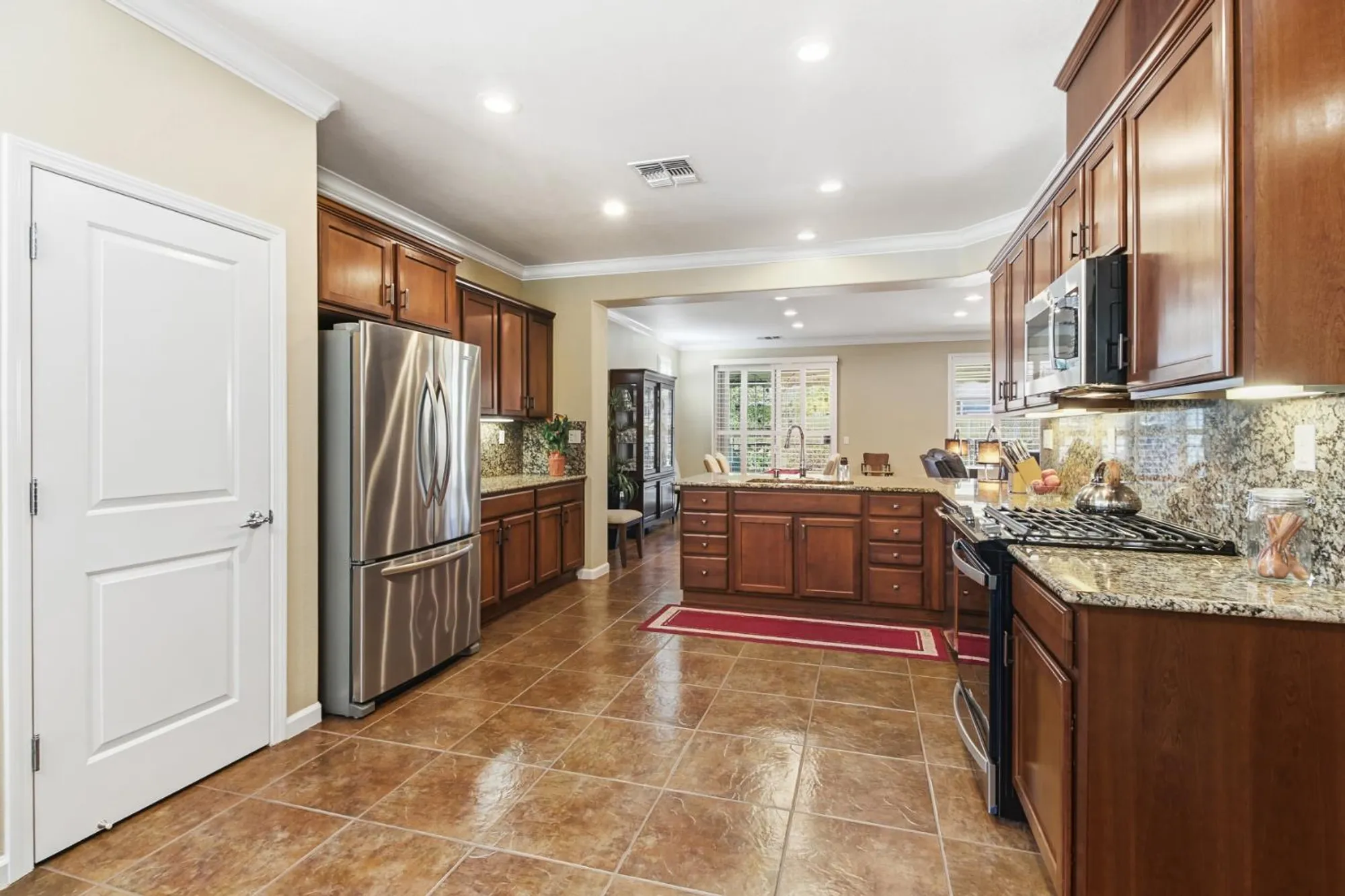 Property Slideshow image 13 of 64 | 9590 oakham way, Elk Grove, CA, 95757