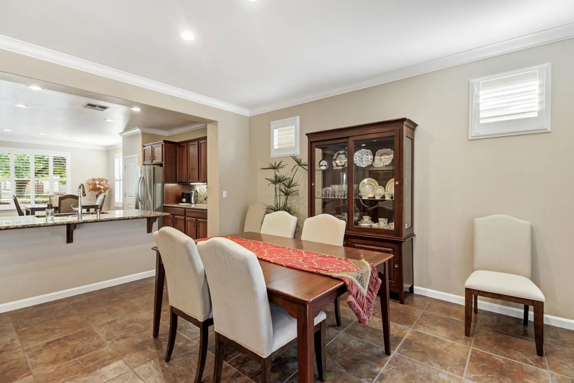 Property Slideshow image 19 of 64 | 9590 oakham way, Elk Grove, CA, 95757