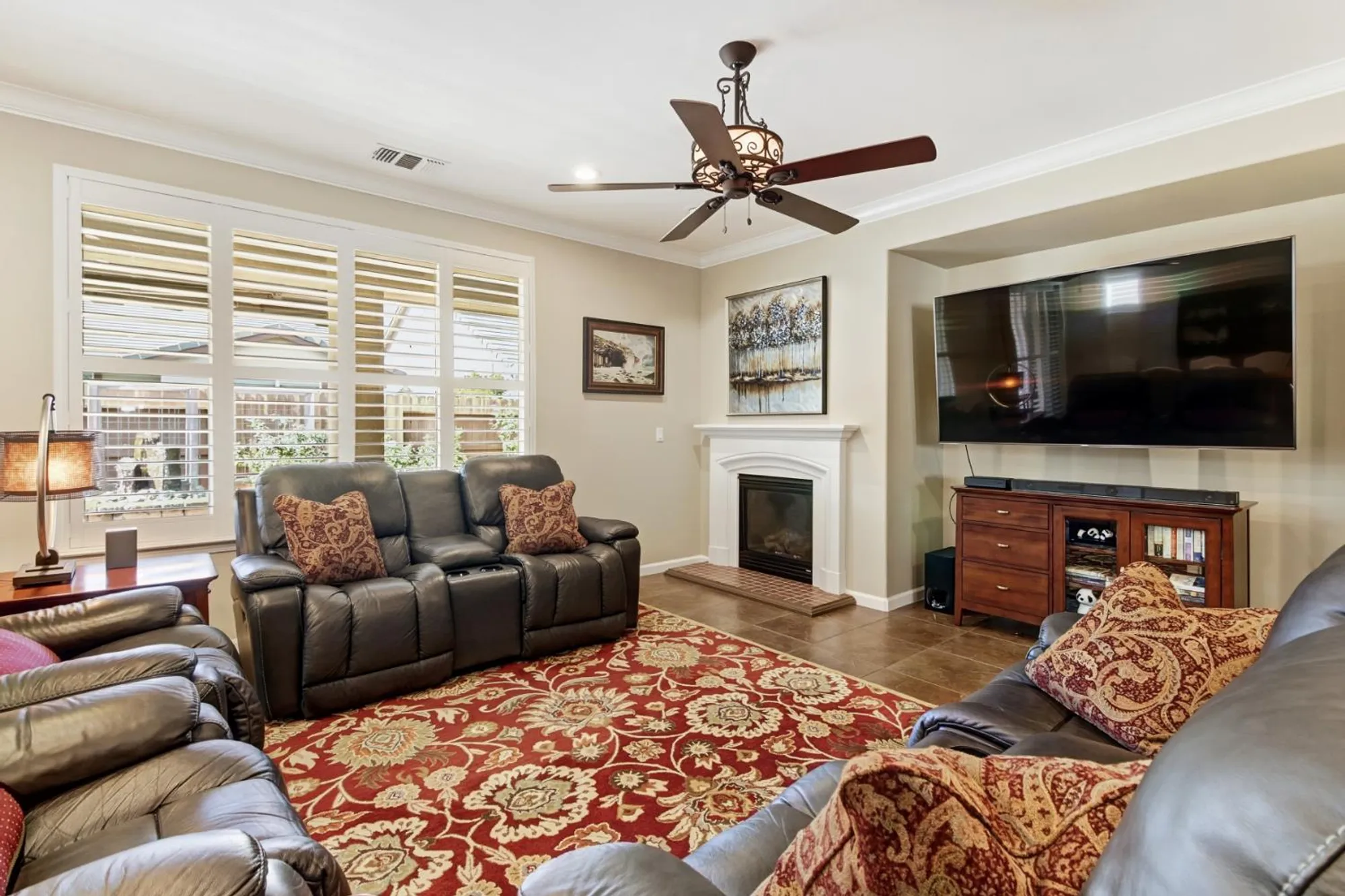 Property Slideshow image 21 of 64 | 9590 oakham way, Elk Grove, CA, 95757