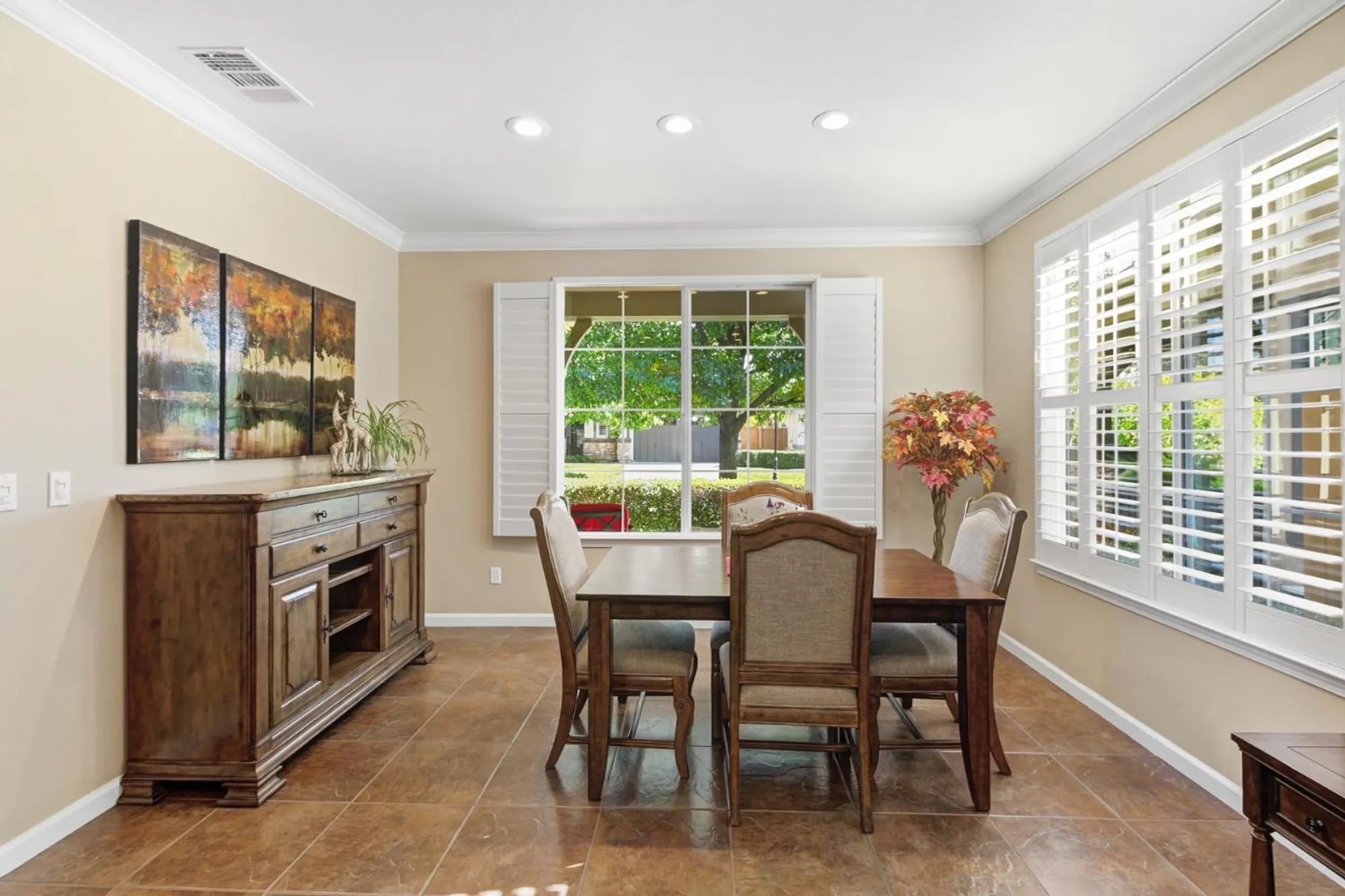 Property Slideshow image 9 of 64 | 9590 oakham way, Elk Grove, CA, 95757