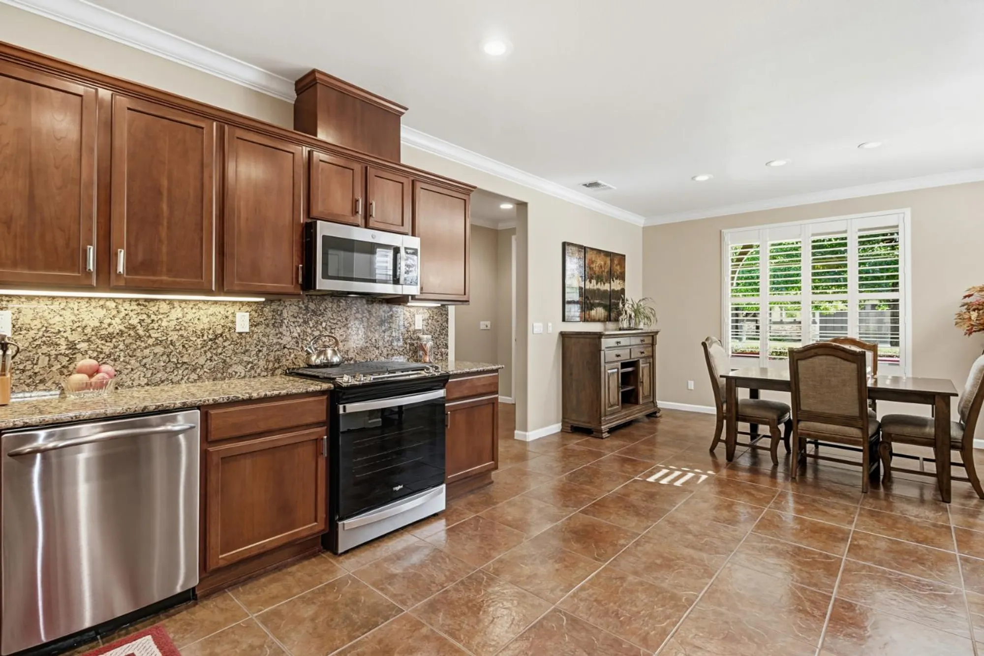 Property Slideshow image 14 of 64 | 9590 oakham way, Elk Grove, CA, 95757