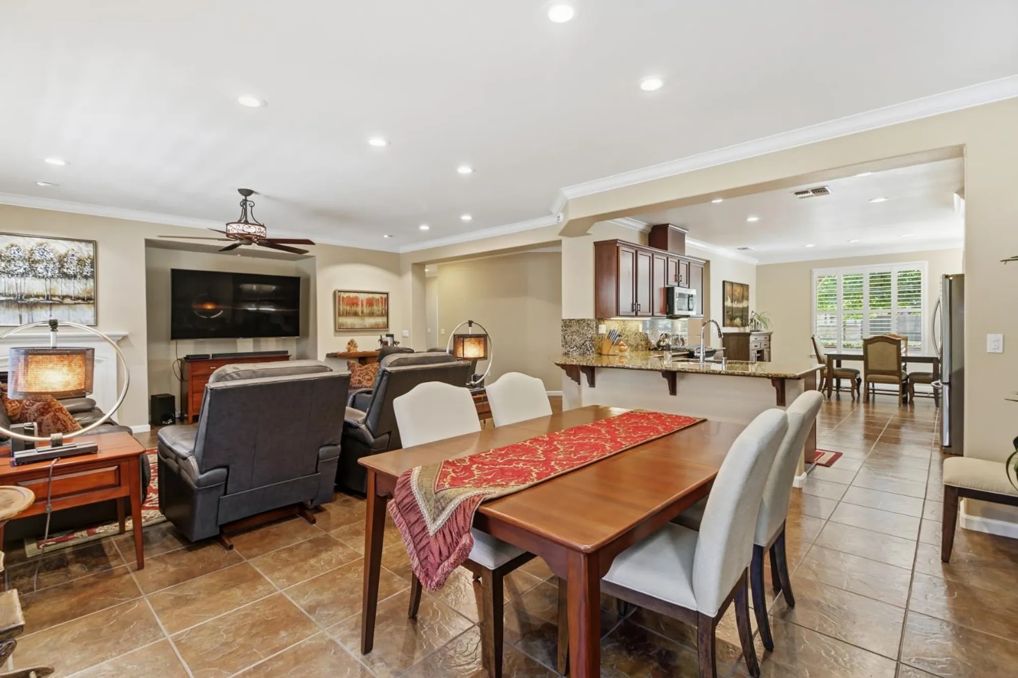 Property Slideshow image 20 of 64 | 9590 oakham way, Elk Grove, CA, 95757