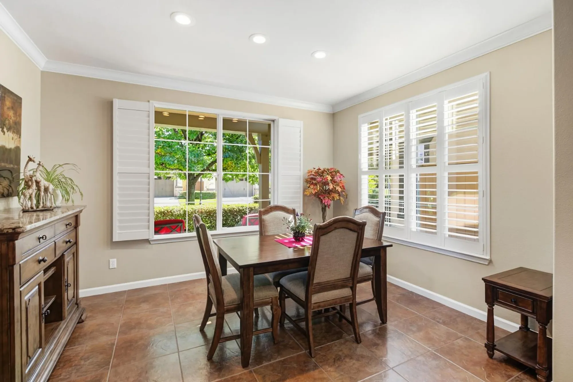 Property Slideshow image 8 of 64 | 9590 oakham way, Elk Grove, CA, 95757