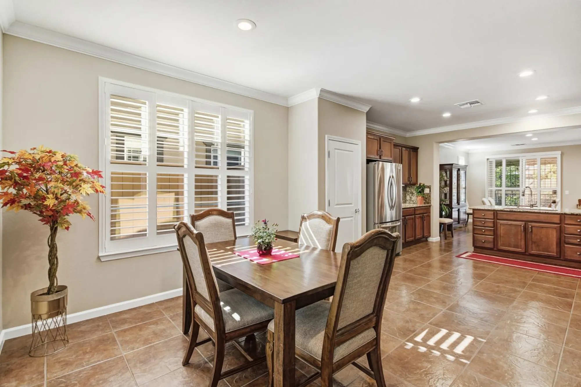 Property Slideshow image 10 of 64 | 9590 oakham way, Elk Grove, CA, 95757