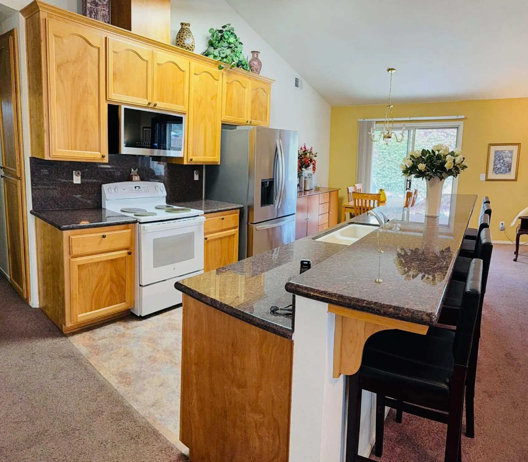 Property Slideshow image 5 of 15 | 606 village dr, Galt, CA, 95632