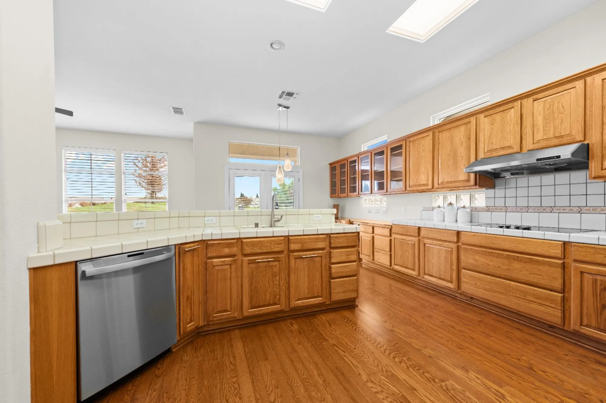 Property Slideshow image 15 of 42 | 7372 goose meadows way, Roseville, CA, 95747