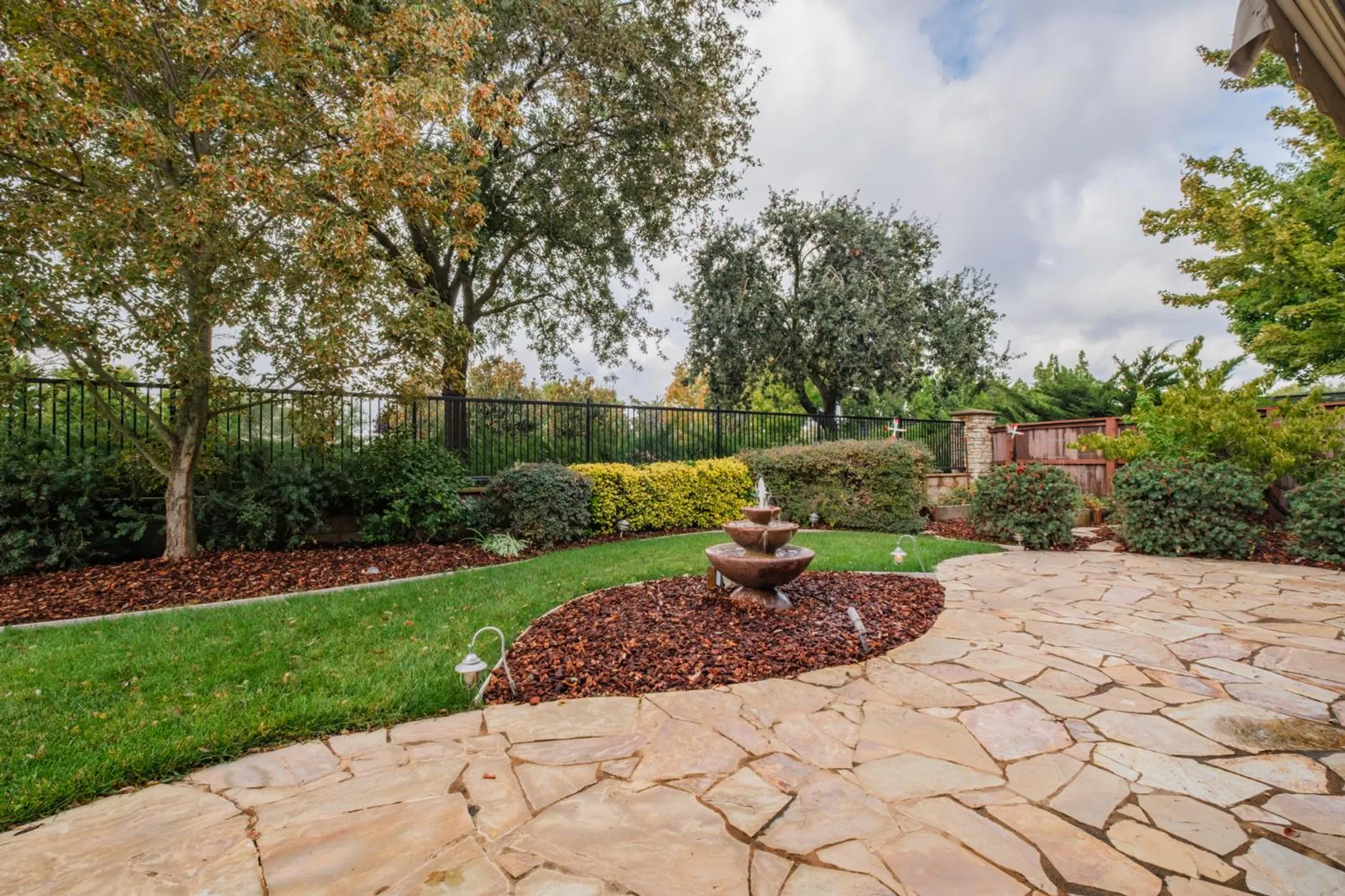 Property Slideshow image 54 of 67 | 9817 westminster way, Elk Grove, CA, 95757