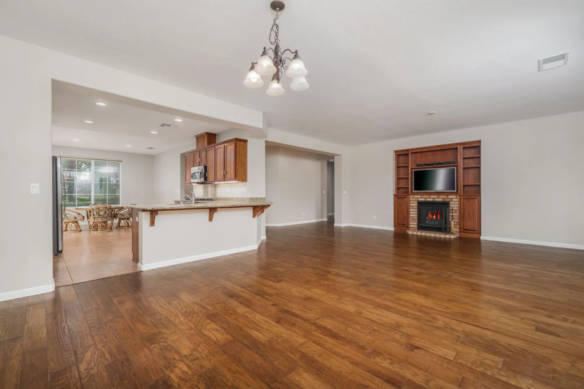 Property Slideshow image 21 of 67 | 9817 westminster way, Elk Grove, CA, 95757