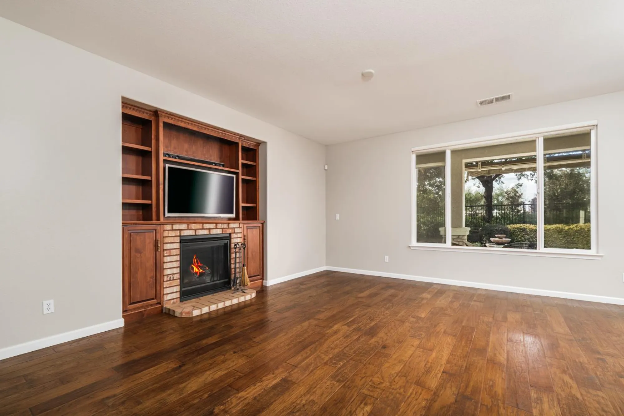 Property Slideshow image 15 of 67 | 9817 westminster way, Elk Grove, CA, 95757