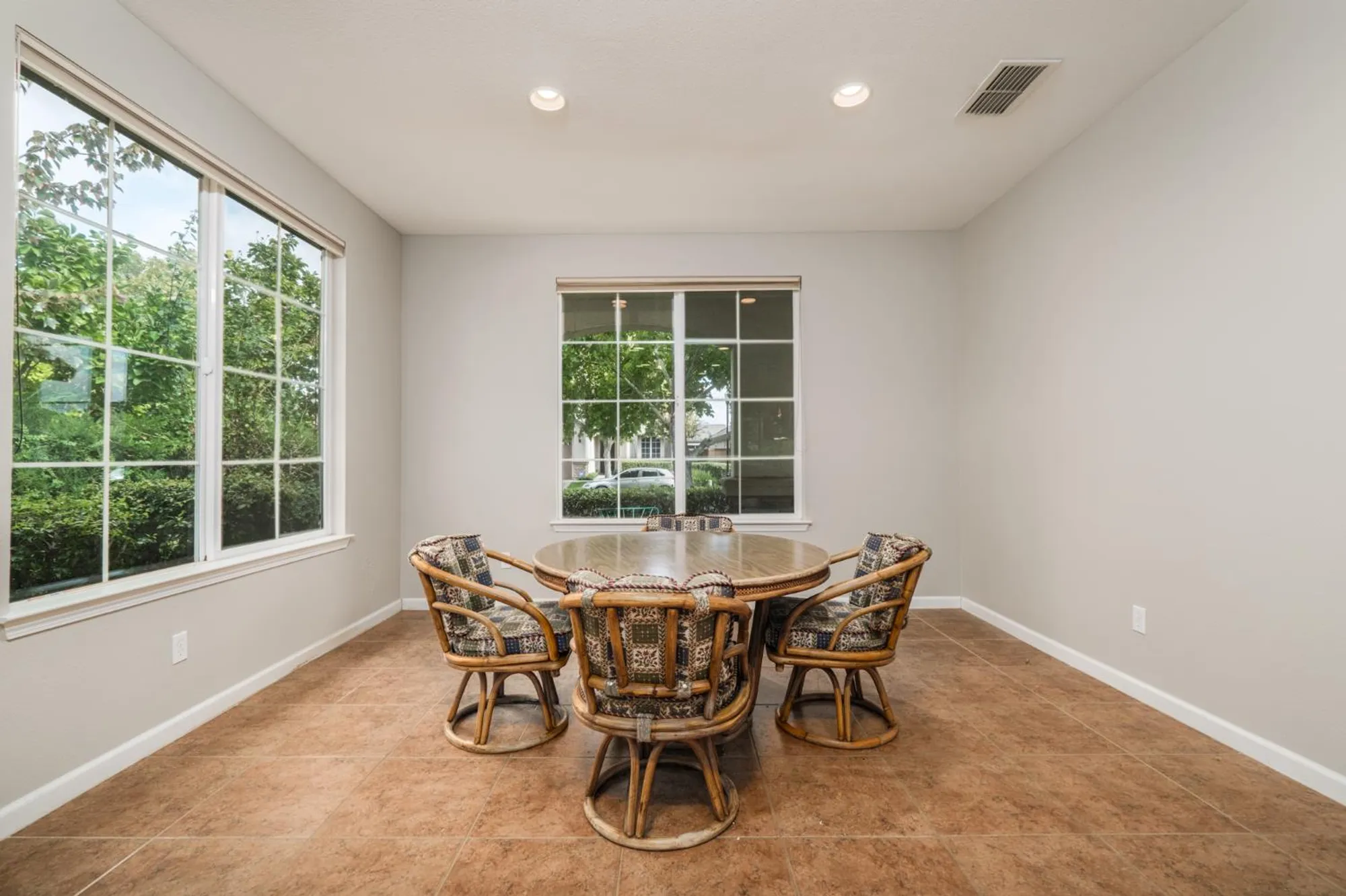 Property Slideshow image 27 of 67 | 9817 westminster way, Elk Grove, CA, 95757