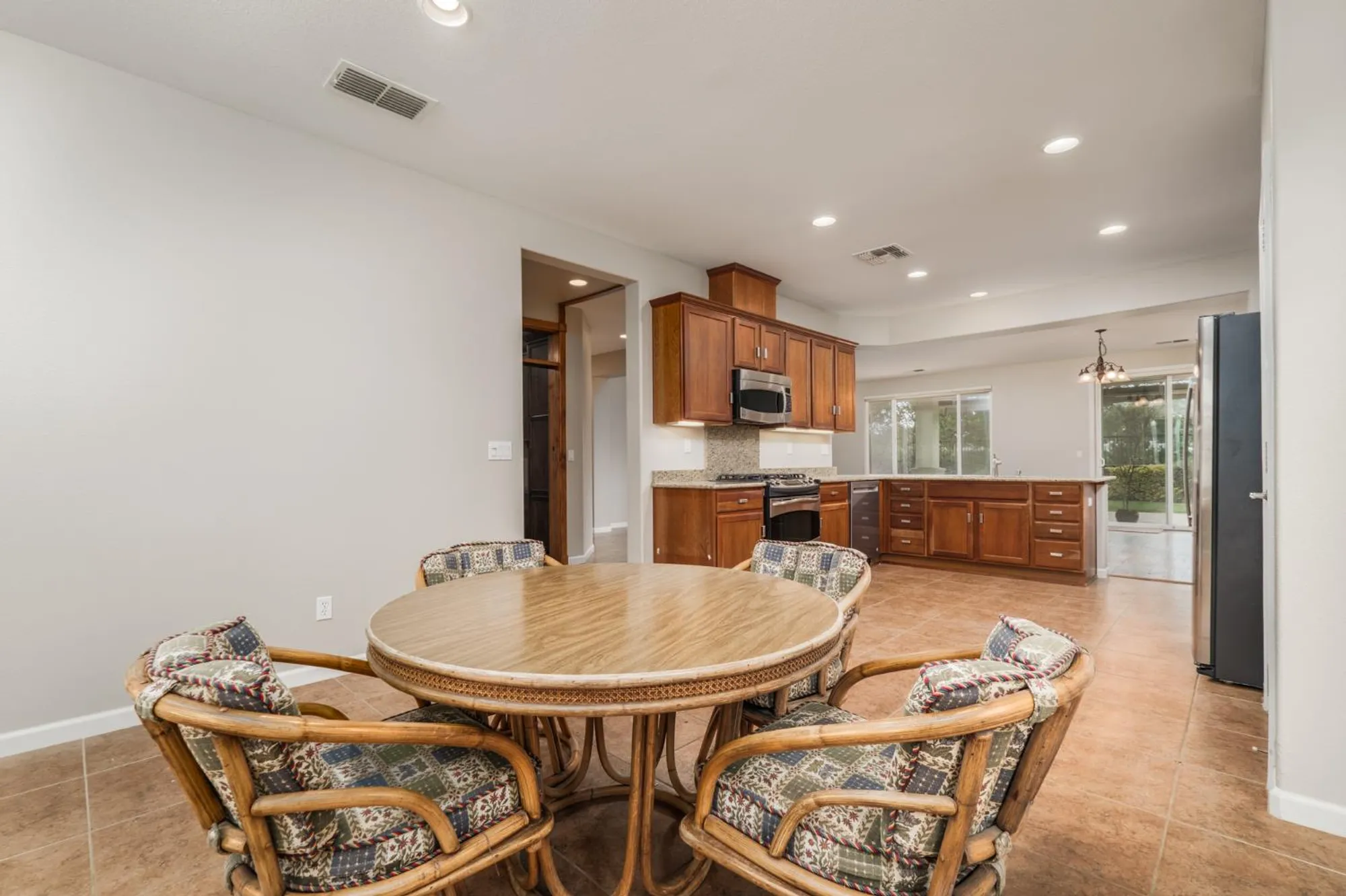Property Slideshow image 29 of 67 | 9817 westminster way, Elk Grove, CA, 95757