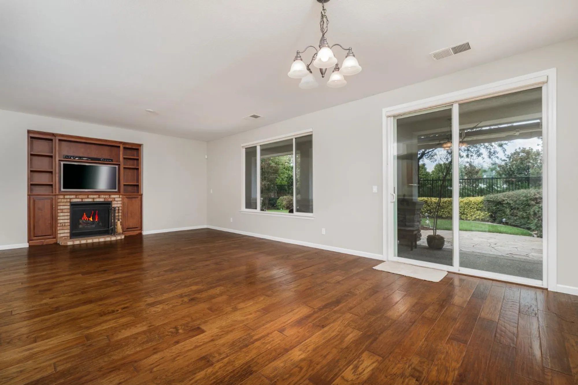 Property Slideshow image 18 of 67 | 9817 westminster way, Elk Grove, CA, 95757